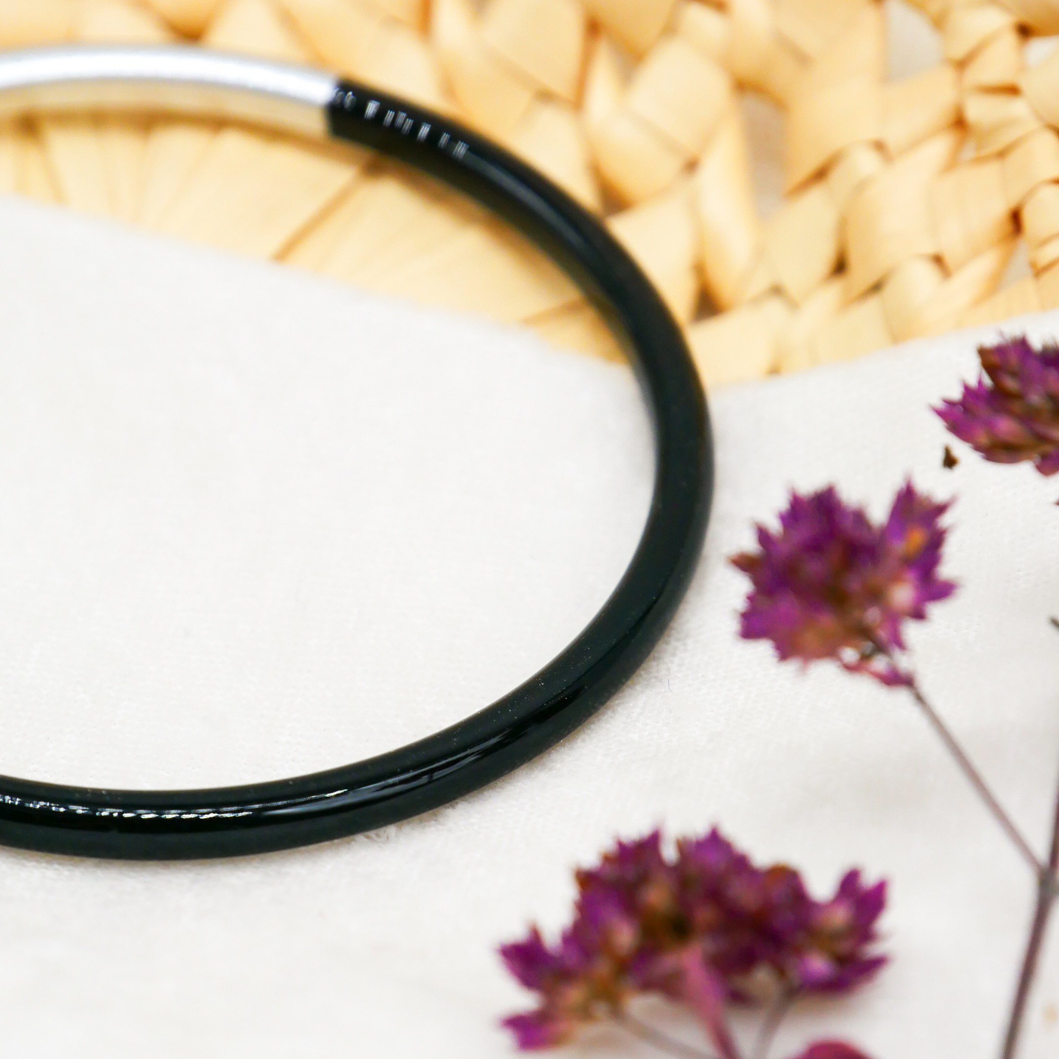  "Craft Art" zarter Armreif, schwarzes Horn, Lack silber