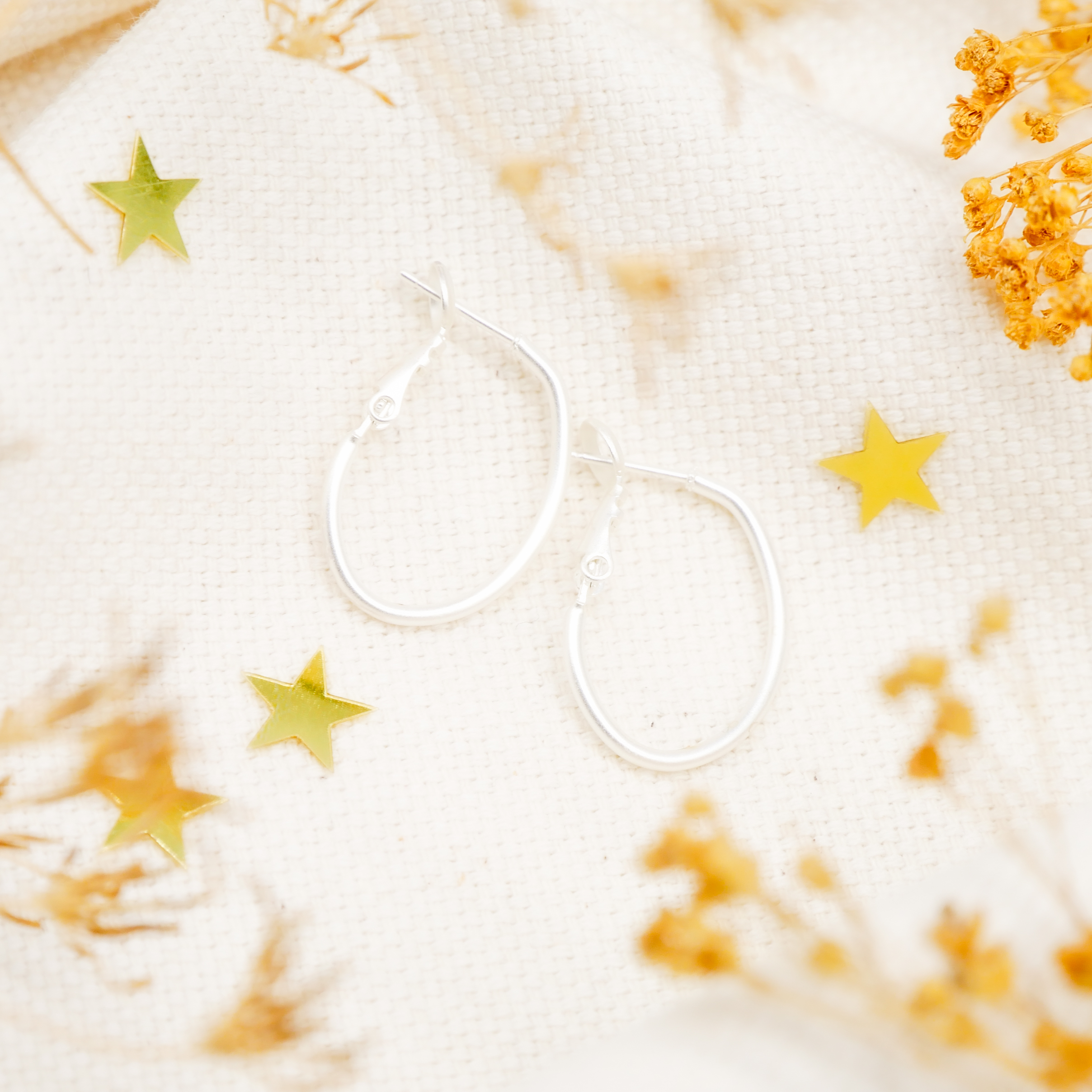 "Circle", filigrane ovale Creole versilbert ca. 23 x 18 mm 