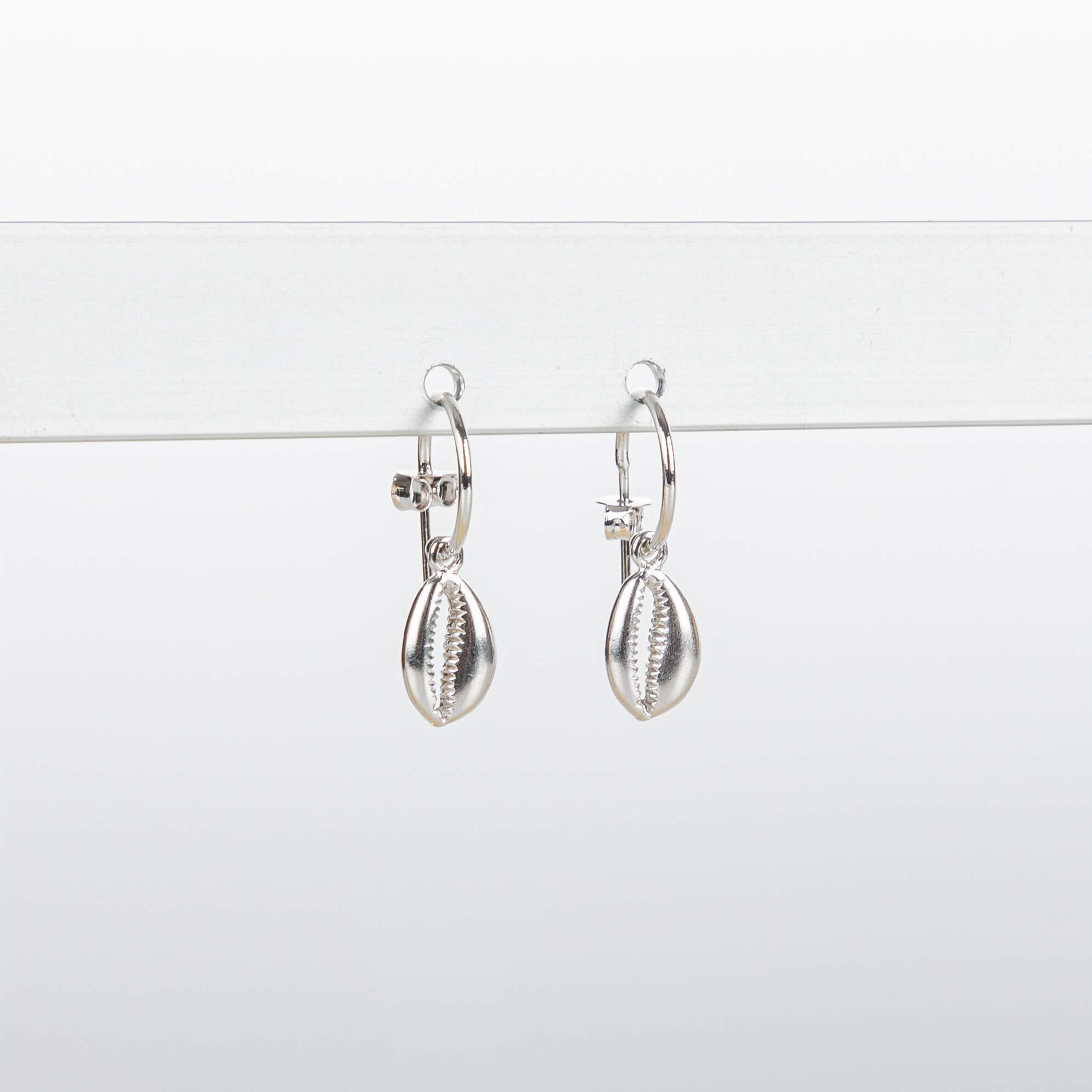 "Fine Filigré" earring, cowrie shell made of metal, silver plated 