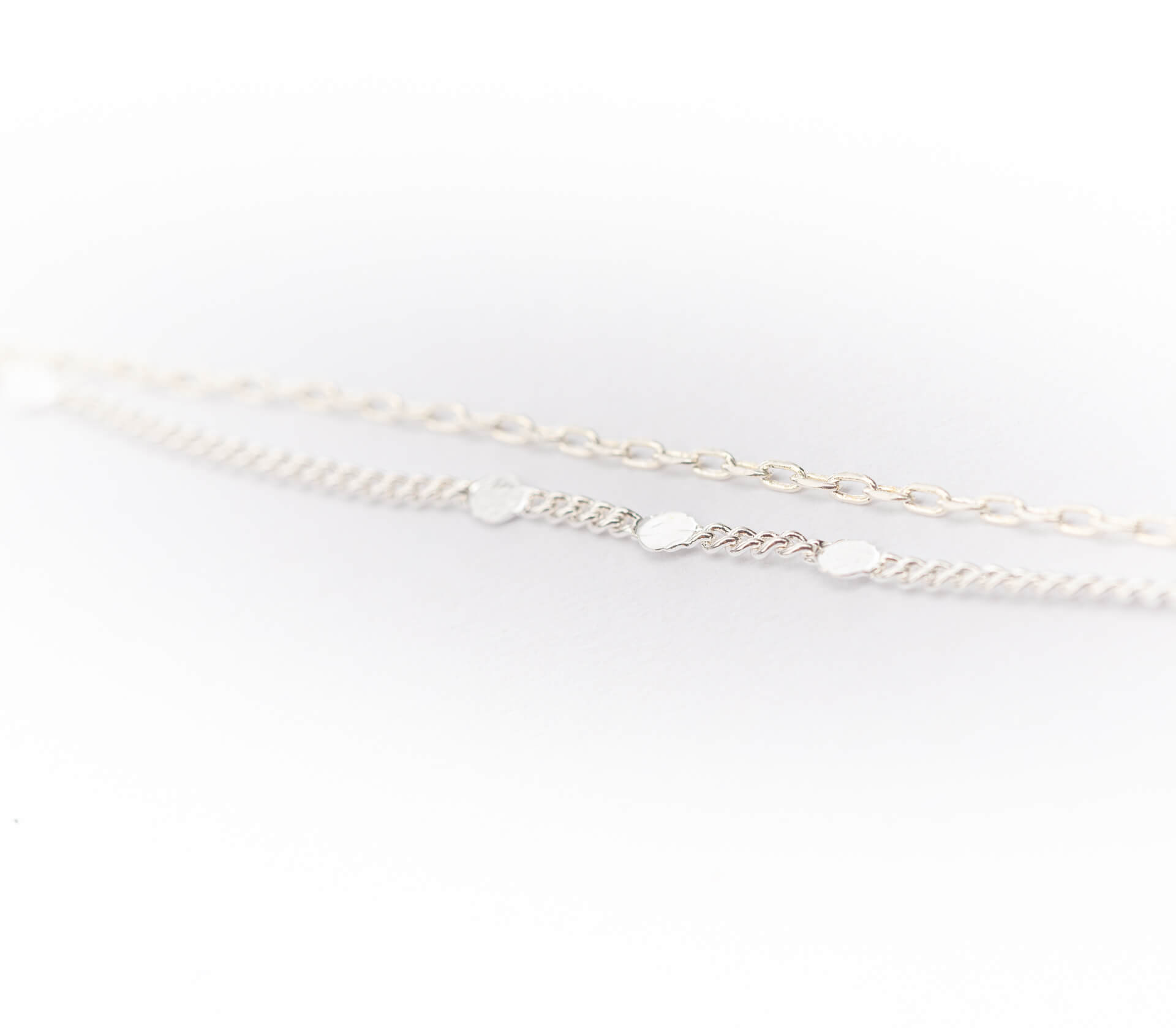 "Fine Filigré" feines 2-fach Armband, kleine Plättchen, versilbert