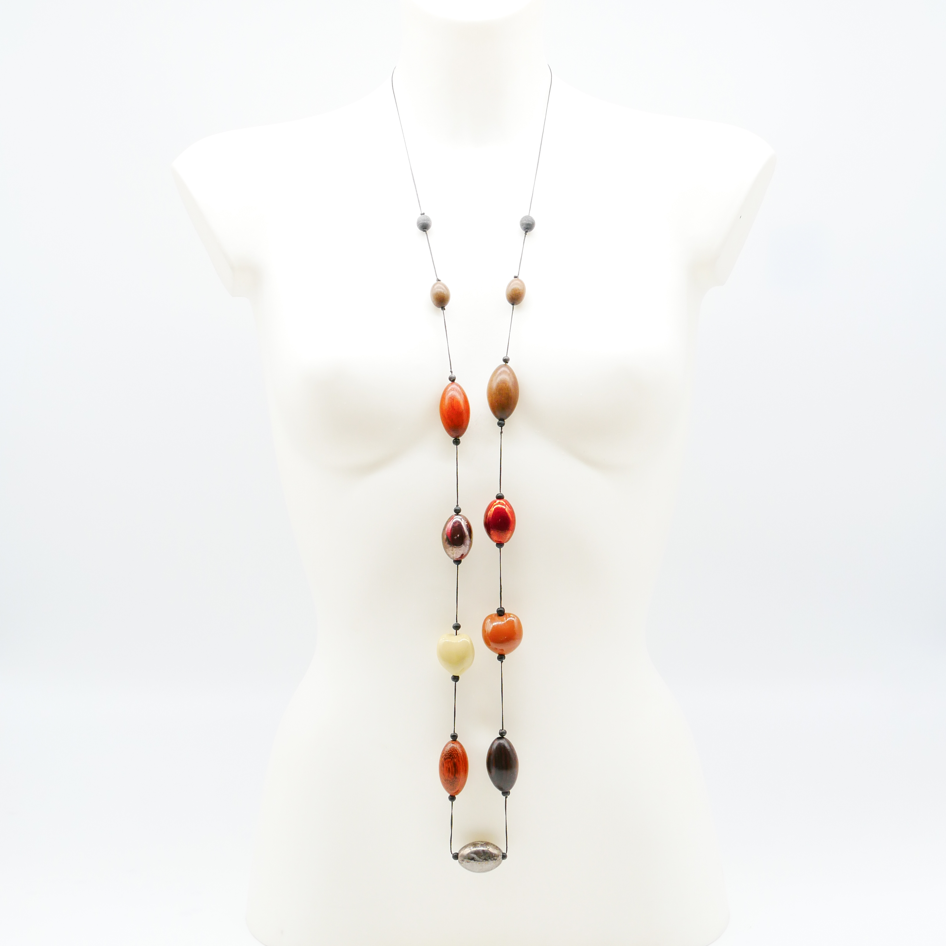  "Woodland", lange geknotete Kette, Leder Lumbangsamen, Edelholzoliven, Keramikoliven