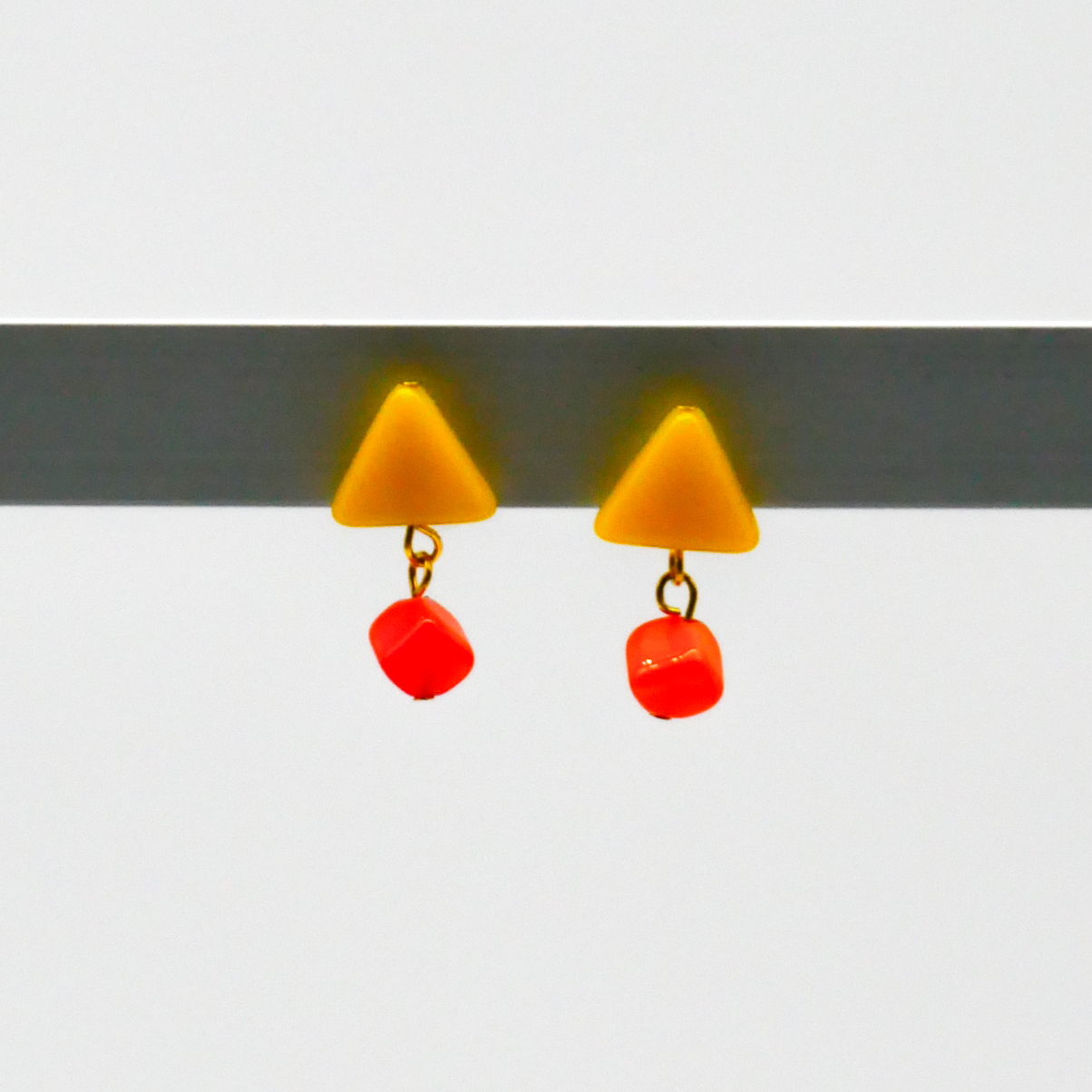 "Summer-Feeling"  Ohrring aus verschiedenen Formen, Glas- und Resin Perlen, gelb-orange