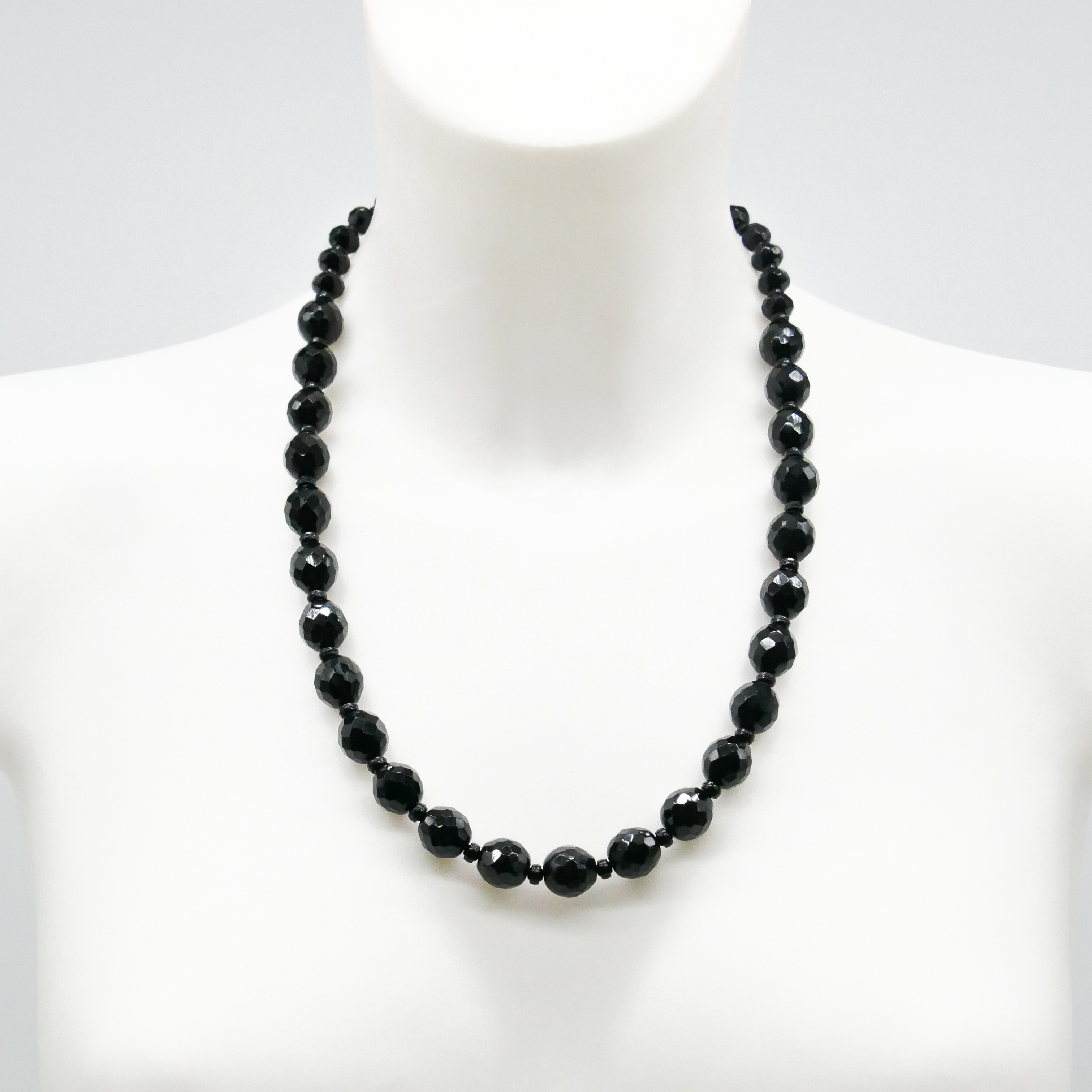  "Jet Schmuck" Kette ca. 55 cm schwarze facettierte Glasperlen Ø 12 mm mit Verlauf