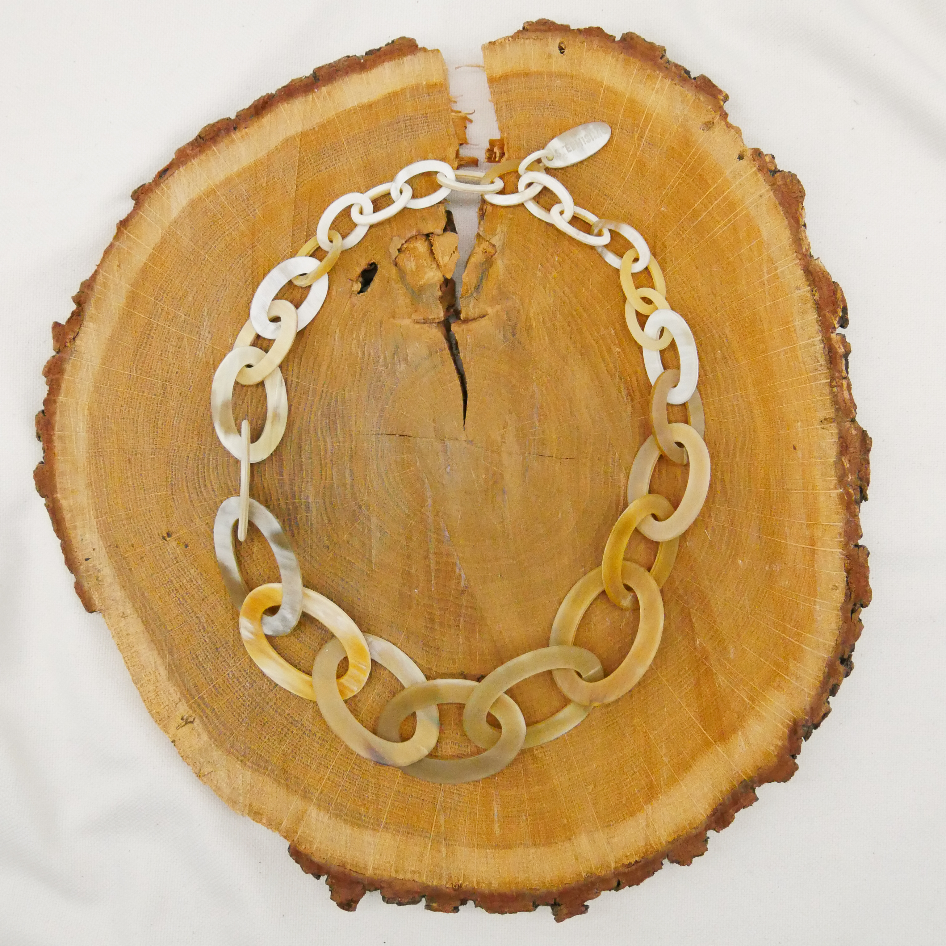  "Craft-Art", kurze Kette ca. 75 cm Ovale mit Verlauf, weißes Horn matt 