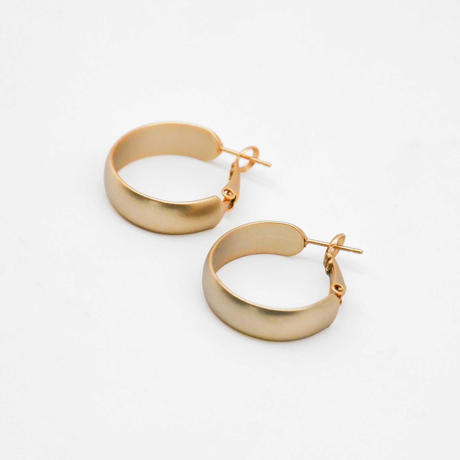 "Circle", runde Creole vergoldet ca. 24 mm leicht gewölbt 