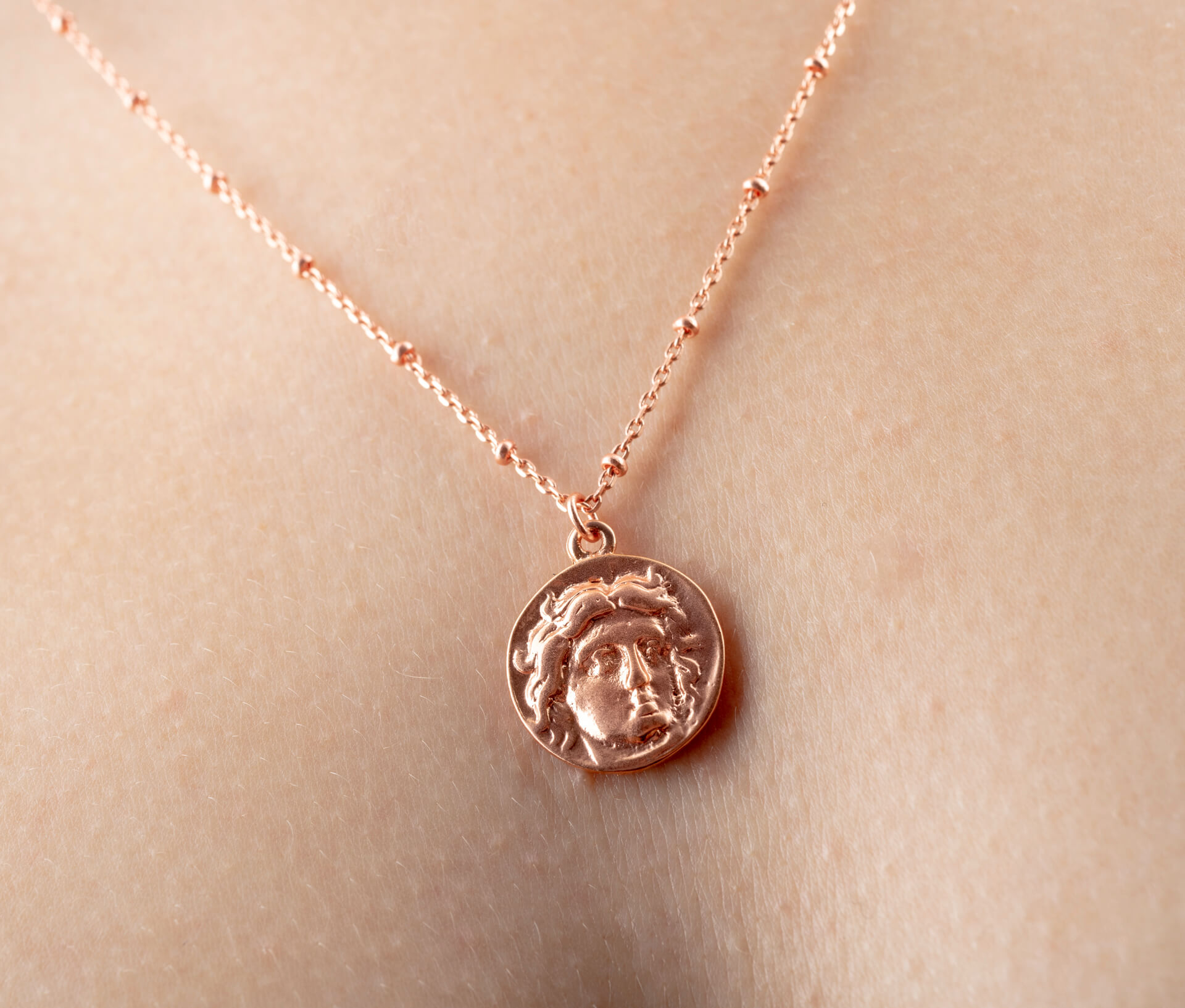 "Fine Filigré" feine mittellange Metallkette, Münze, rosévergoldet