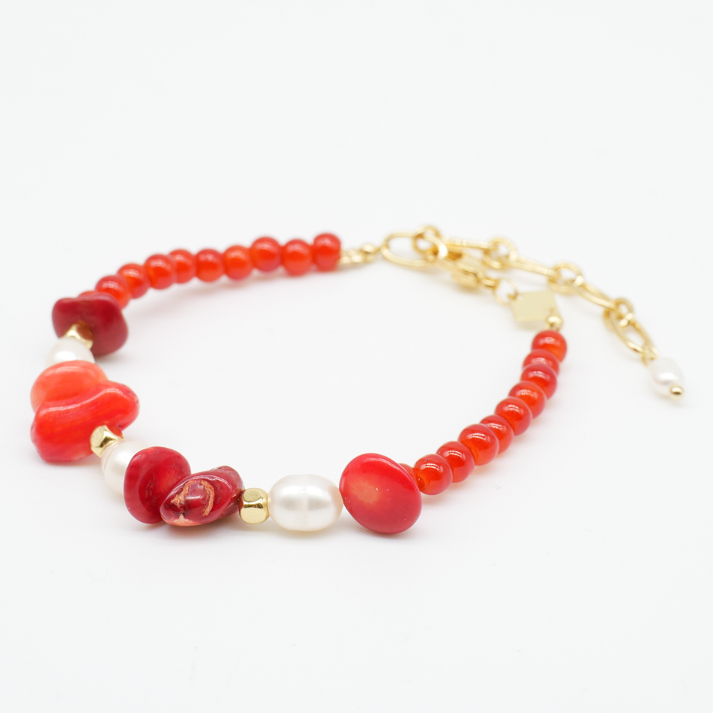 "Freshwater Pearls" Armband mit SWZ Perlen & roten Perlen, Zubehör goldfarben