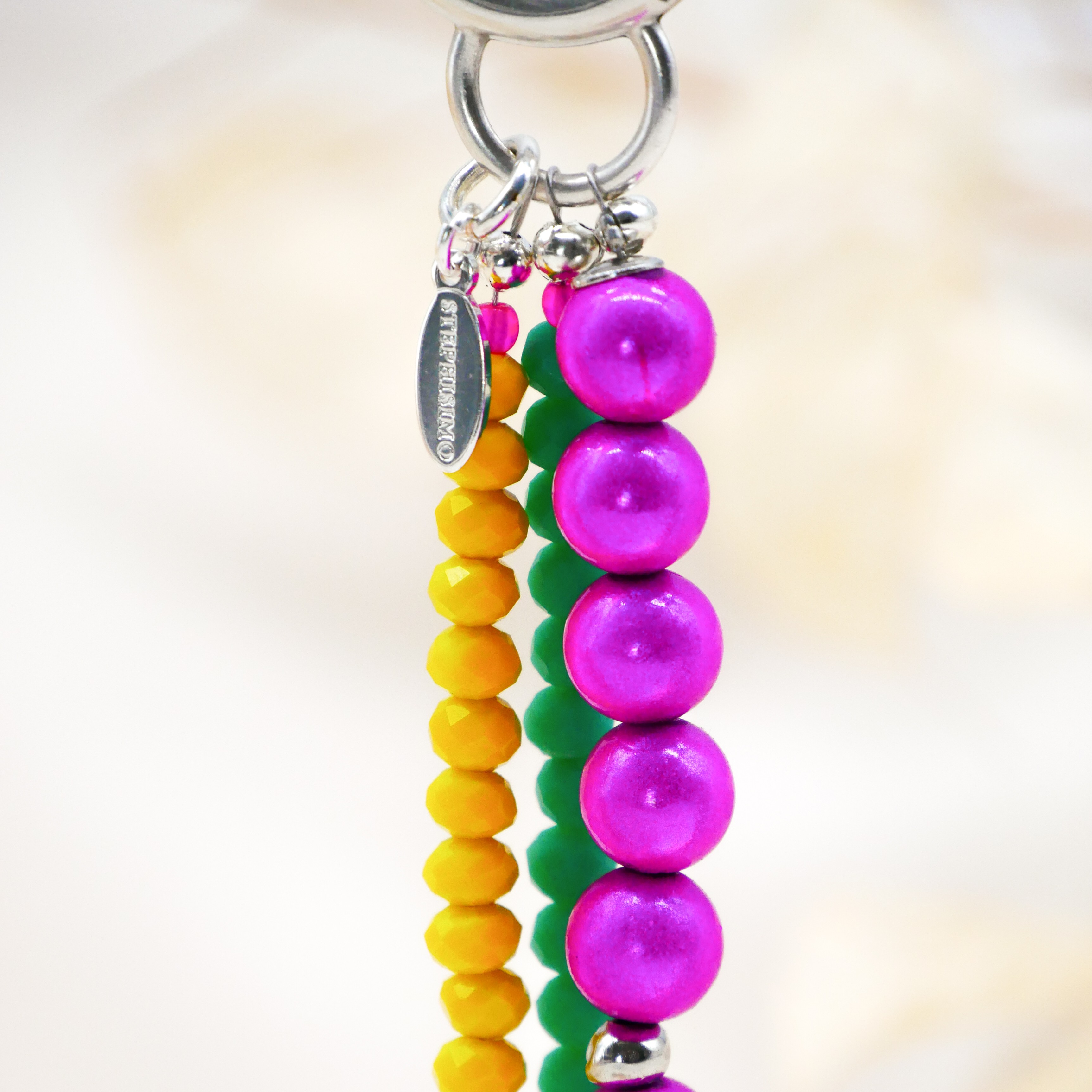 "Lucky Pendant" Anhänger, 3 Stränge Glas- und Miracleperlen, Quasten "Lucky Pendant" Anhänger, 3 Stränge Glas- und Miracleperlen, Quasten