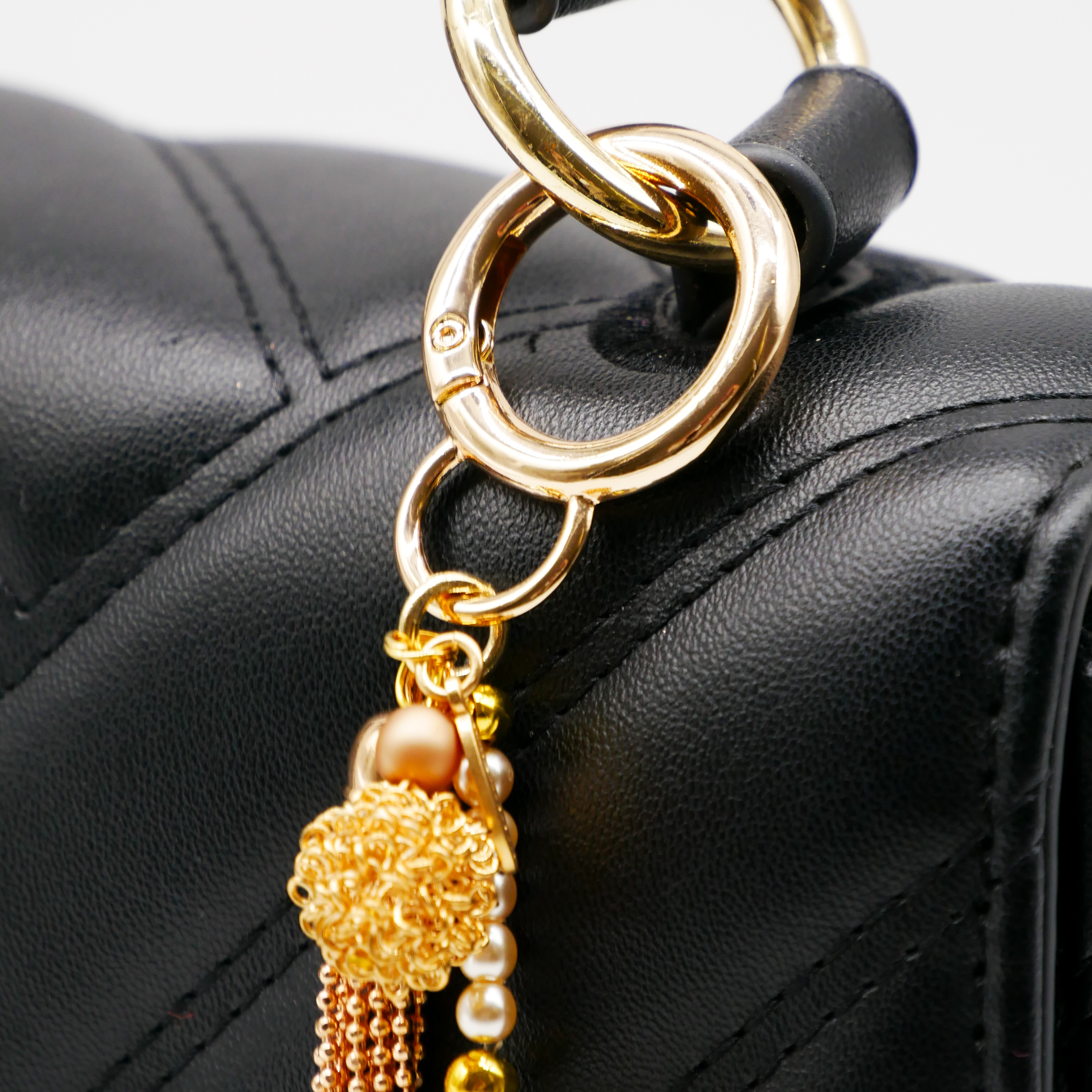 "Lucky Pendant" Anhänger, 1 Strang mit Blumenperle, Metallquaste und Metallperle