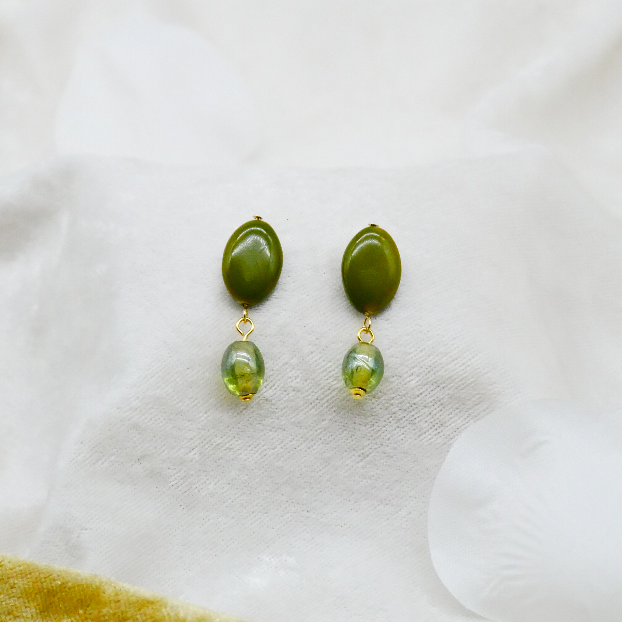 "Summer-Feeling"  Ohrring aus verschiedenen Formen, Glas- und Resin Perlen, grün