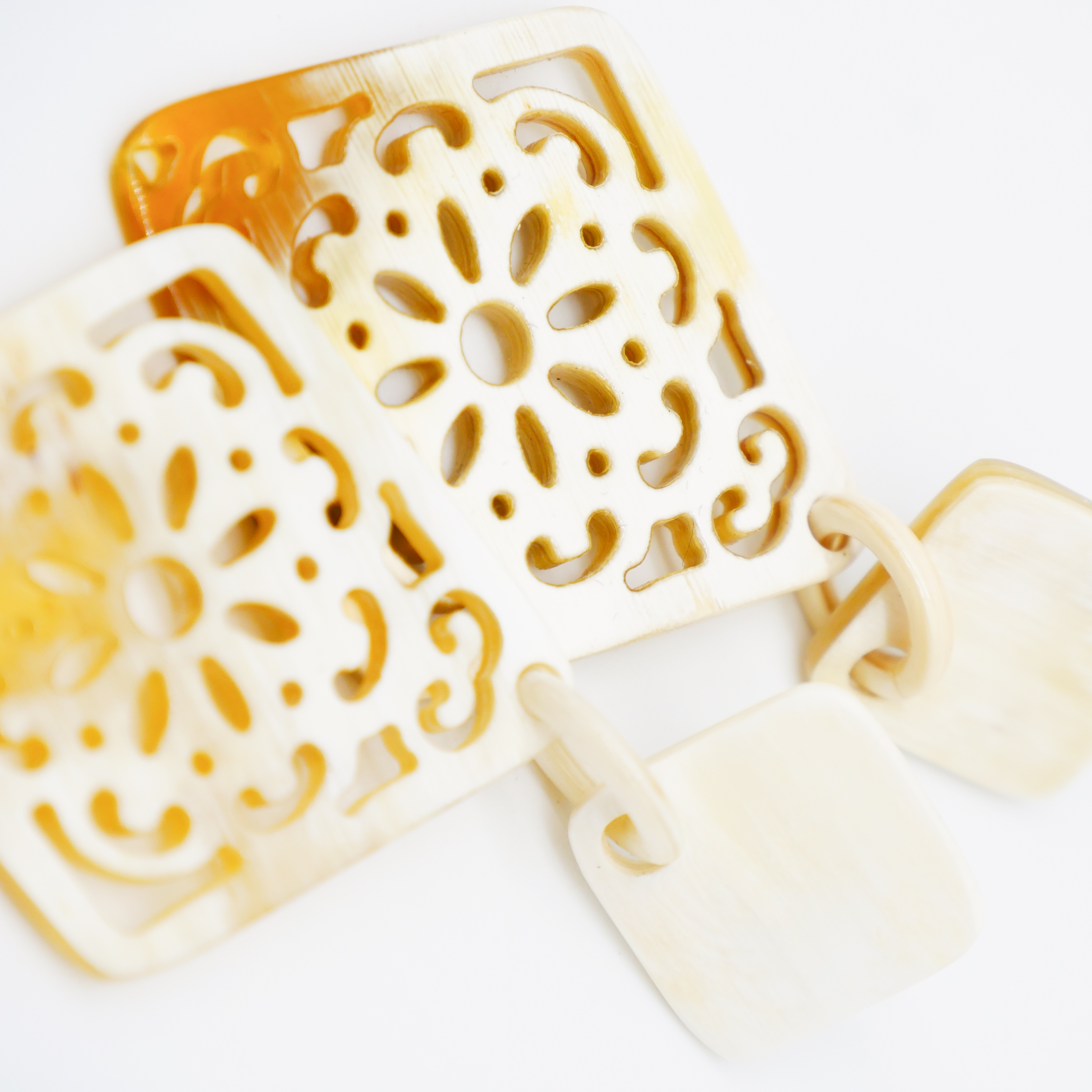 "Craft Art", Ohrring "Rectangle" weißes Horn "Craft Art", Ohrring "Rectangle" weißes Horn