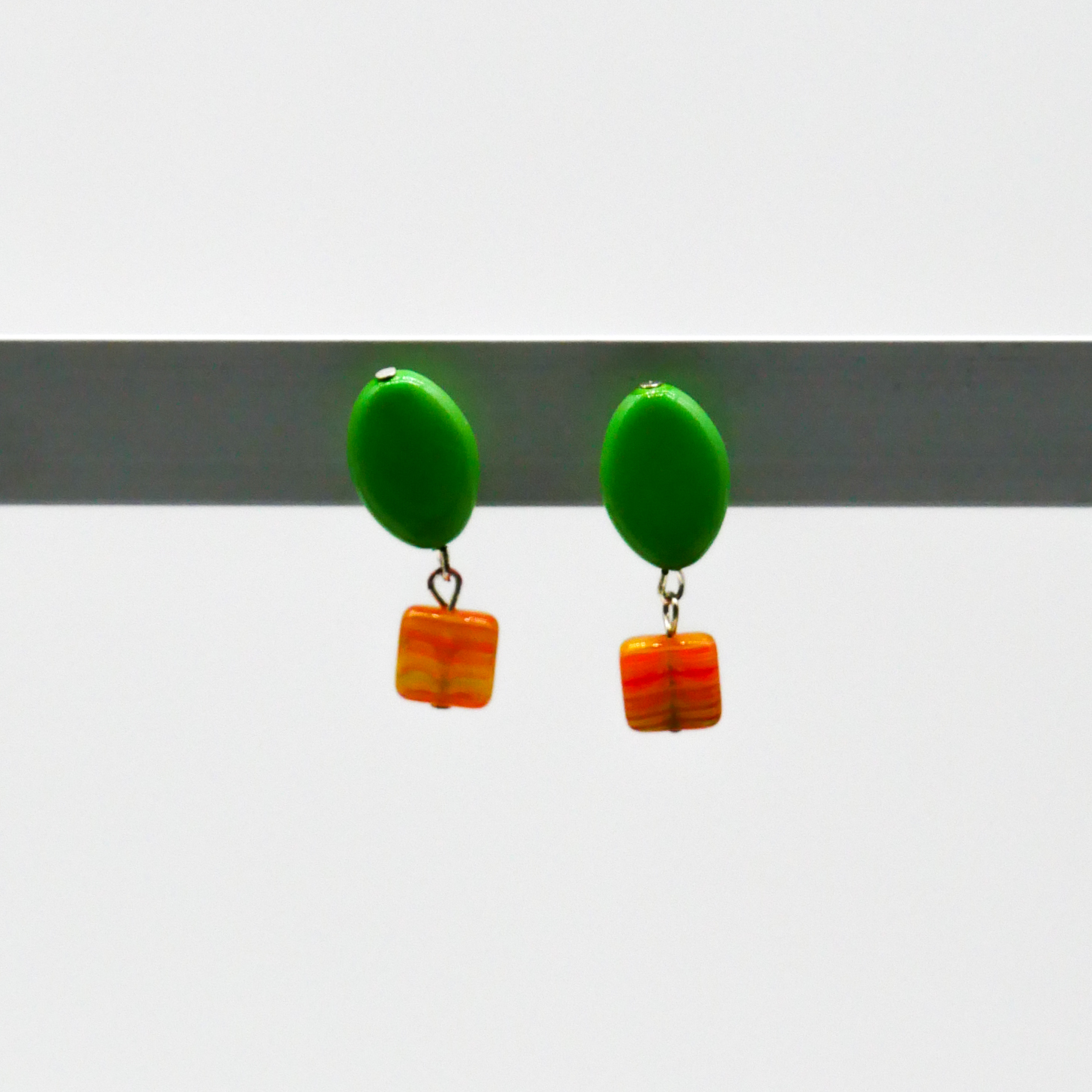 "Summer-Feeling"  Ohrring aus verschiedenen Formen, Glas- und Resin Perlen, multicolor