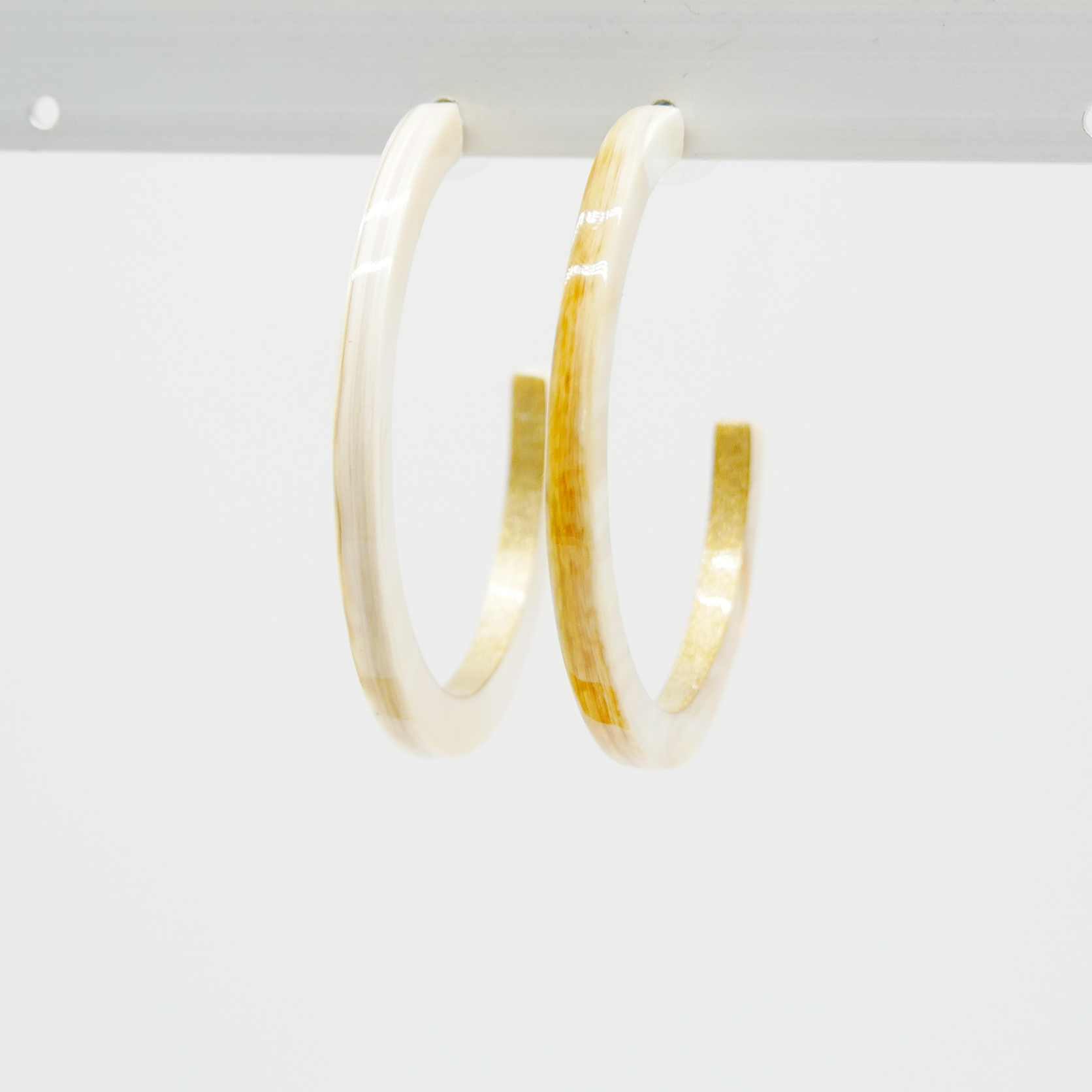 "Craft-Art" horn earring open oblong circlet, white horn