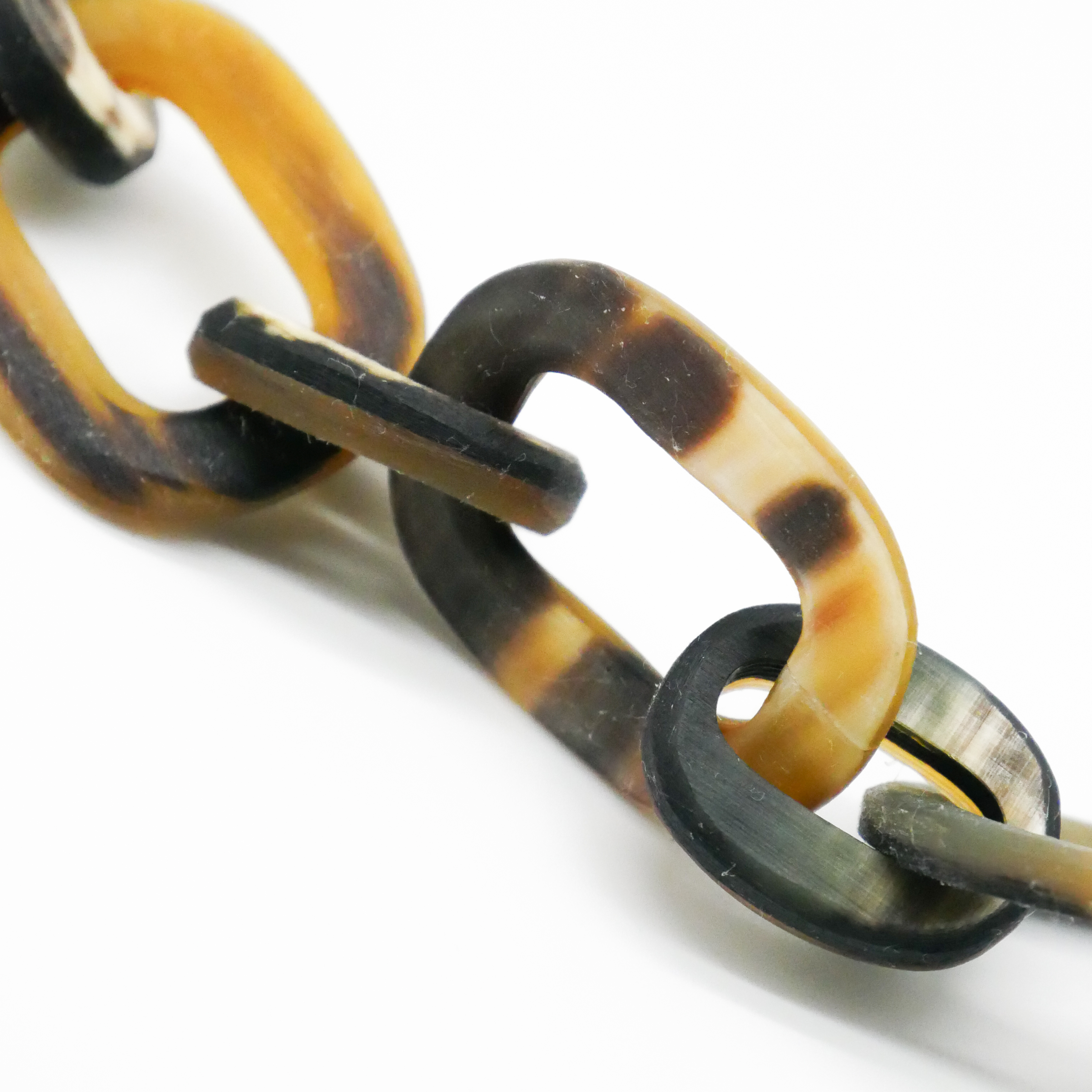  "Craft-Art", kurze Kette ca. 75 cm verschiedene abgerundete Rechtecke, marble Horn matt 