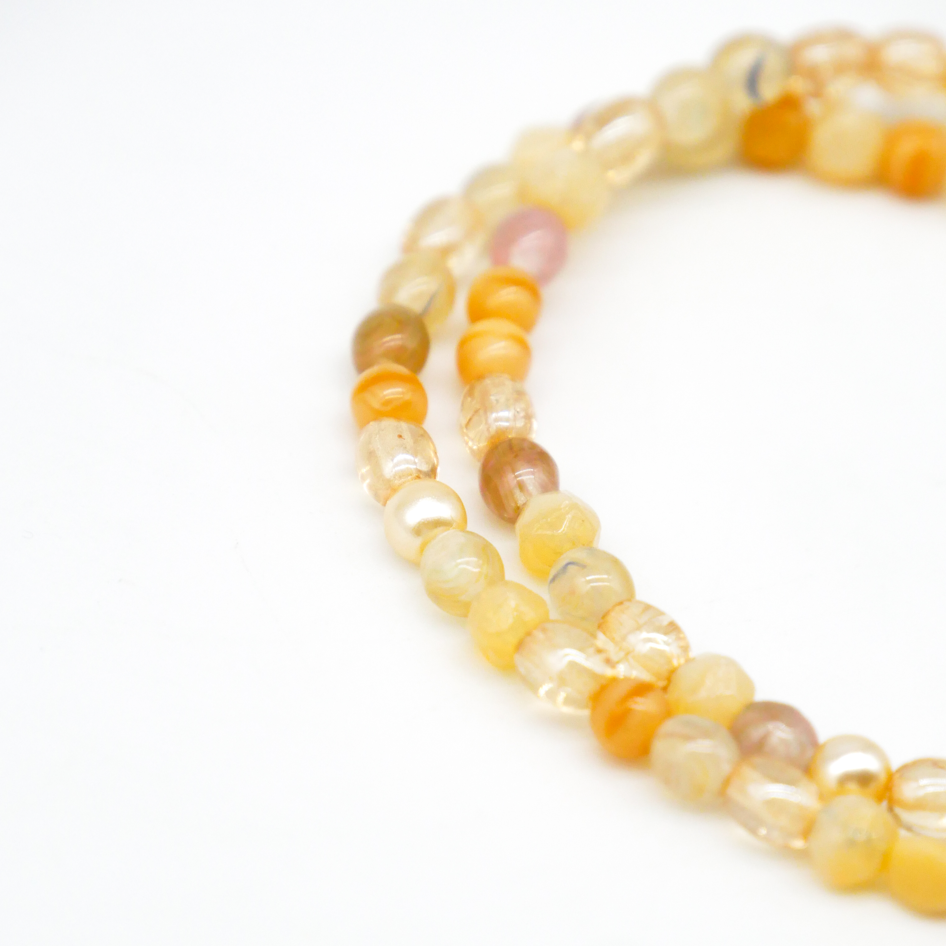 "Shell" doppeltes Armband auf Gummi Anhänger Strandschnecke, kleine Glasperlen, sand 