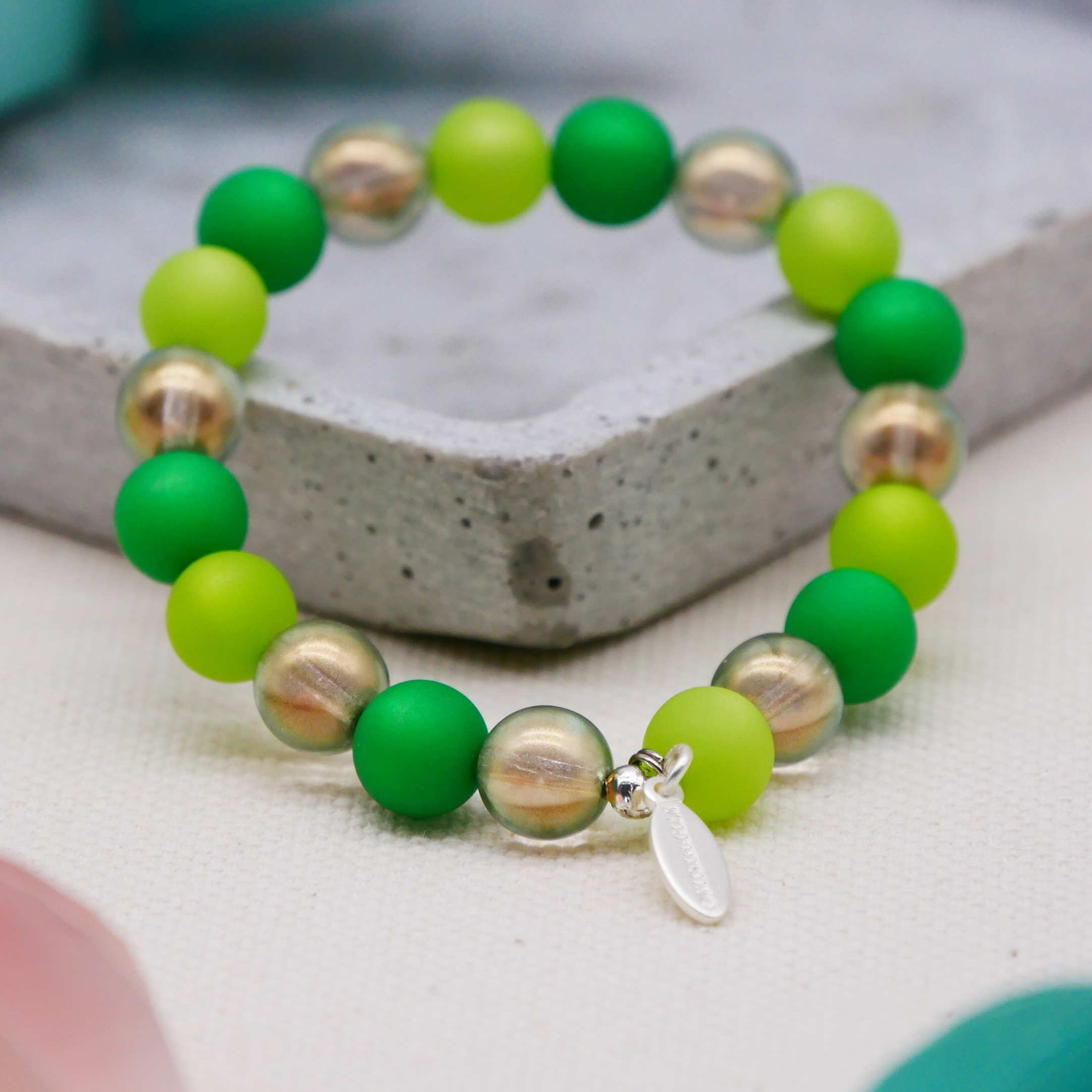  Color Explosion, Armband auf Gummi Ø 8 mm, Glas- und Polaris Perlen, Uranus grün