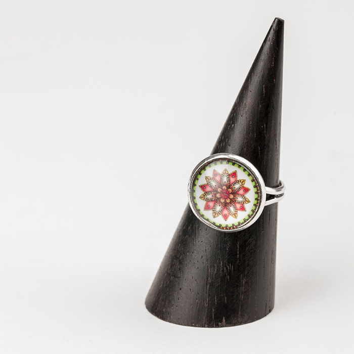 Ring "Mandala" mit Glasmuggel, hellrot