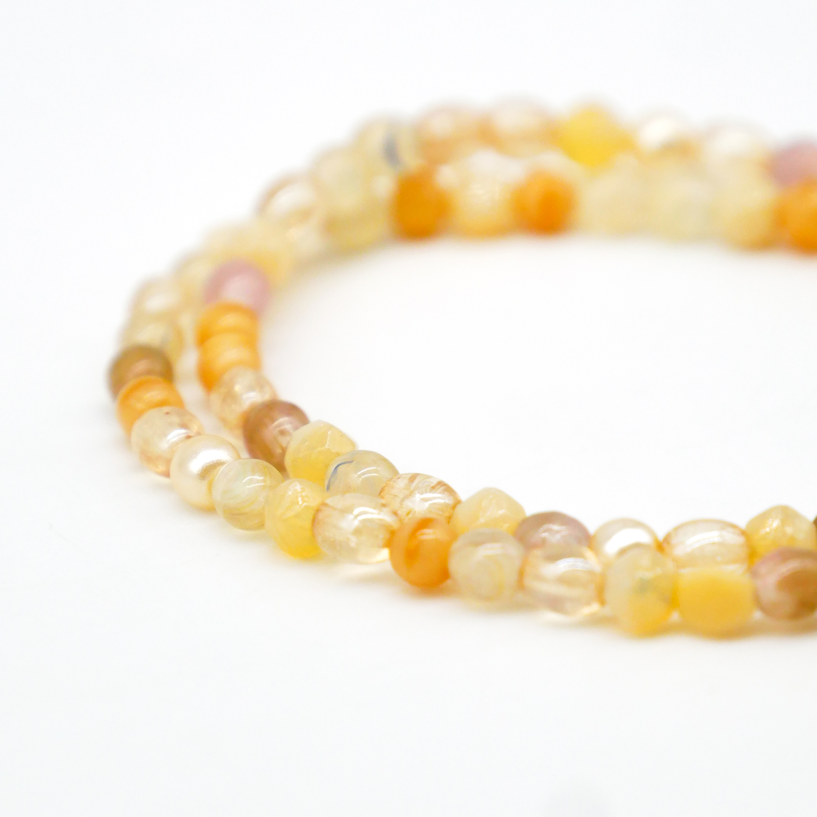  "Shell" doppeltes Armband auf Gummi Anhänger Strandschnecke, kleine Glasperlen, sand 