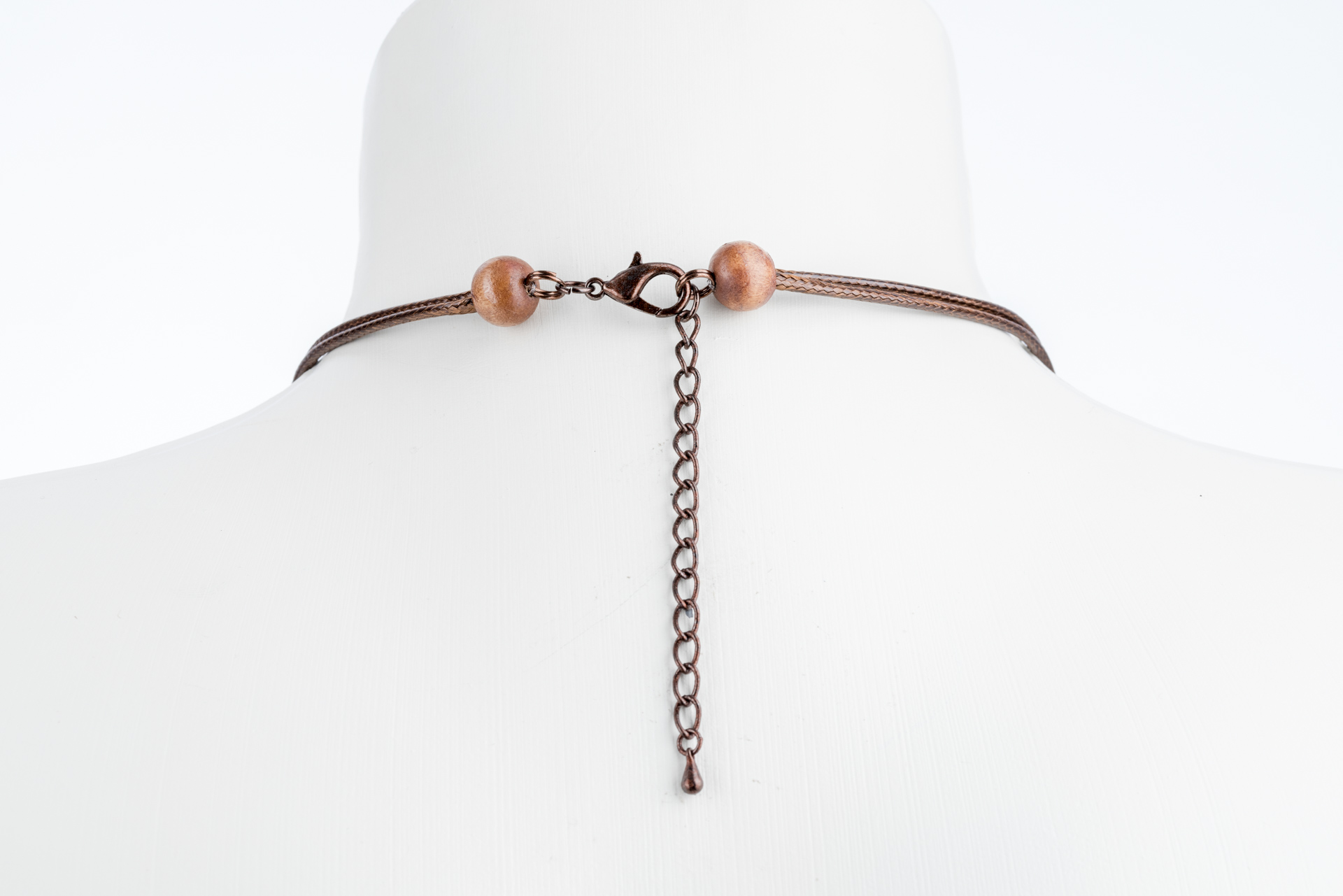 "Boho" kurze Kette mit Federn und Lederfransen - camel