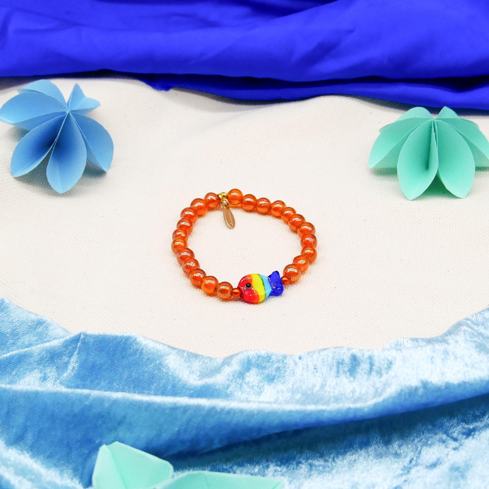 "Summer Feeling" Armband auf Gummi "Fisch" Glasperlen bernstein