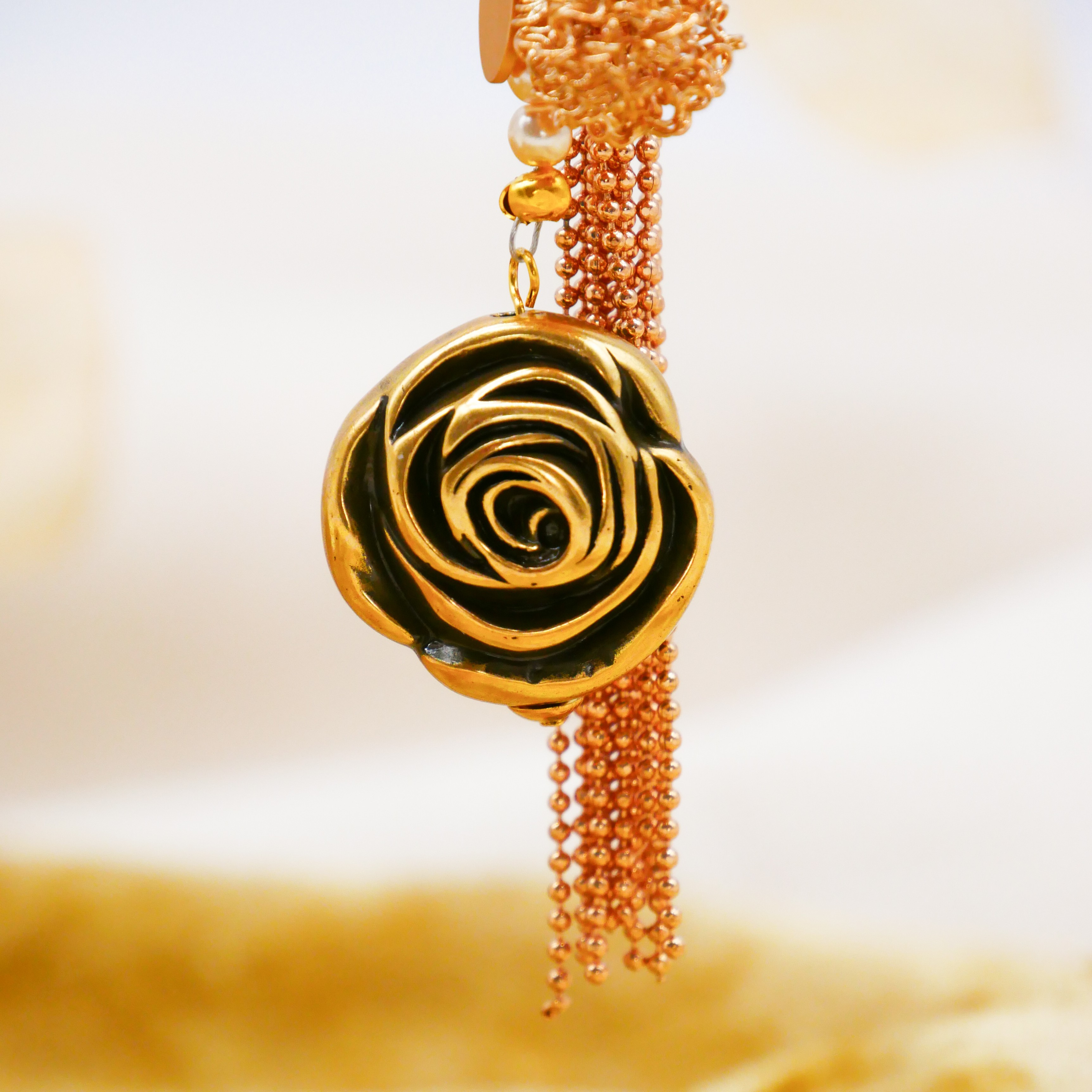 "Lucky Pendant" Anhänger, 1 Strang mit Blumenperle, Metallquaste und Metallperle "Lucky Pendant" Anhänger, 1 Strang mit Blumenperle, Metallquaste und Metallperle