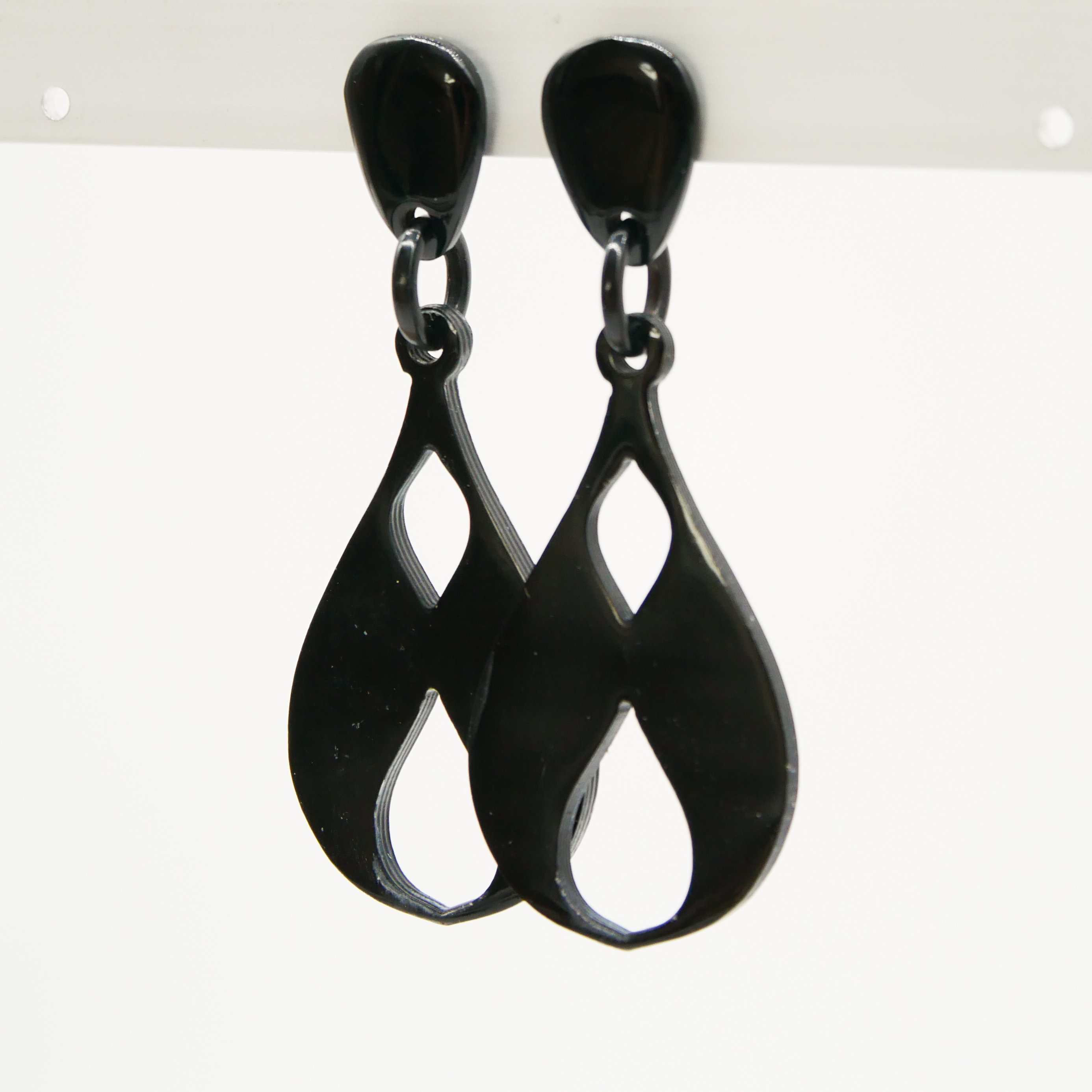 "Craft Art", Ohrring "Pendel" schwarzes Horn "Craft Art", Ohrring "Pendel" schwarzes Horn