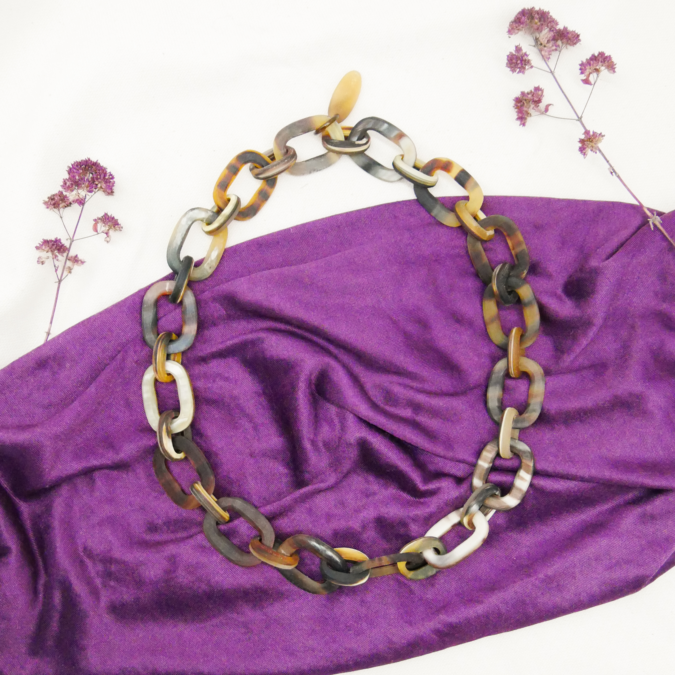  "Craft-Art", kurze Kette ca. 75 cm verschiedene abgerundete Rechtecke, braunes Horn matt 