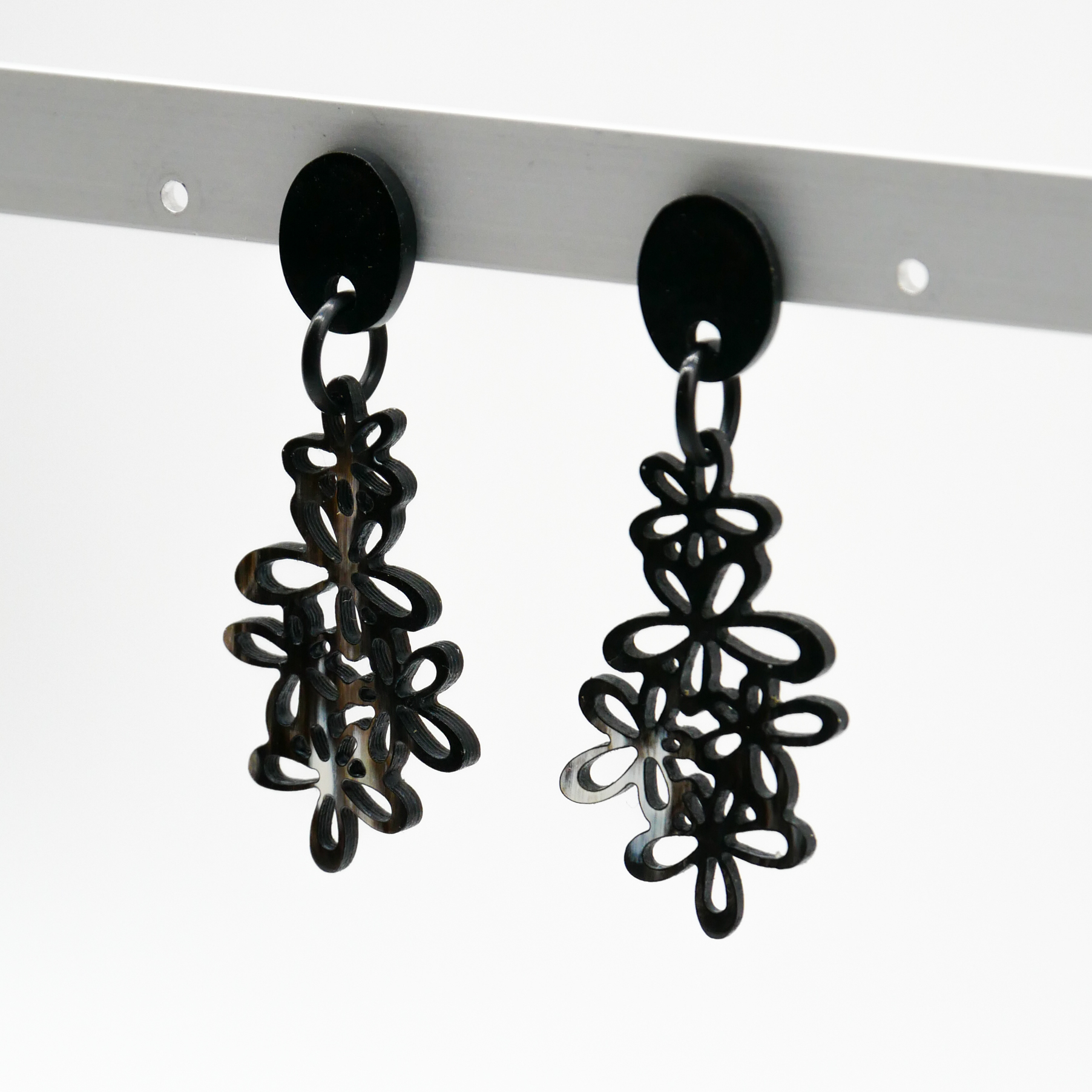 "Craft Art" Ohrring "Blütenzauber" schwarzes und marble Horn