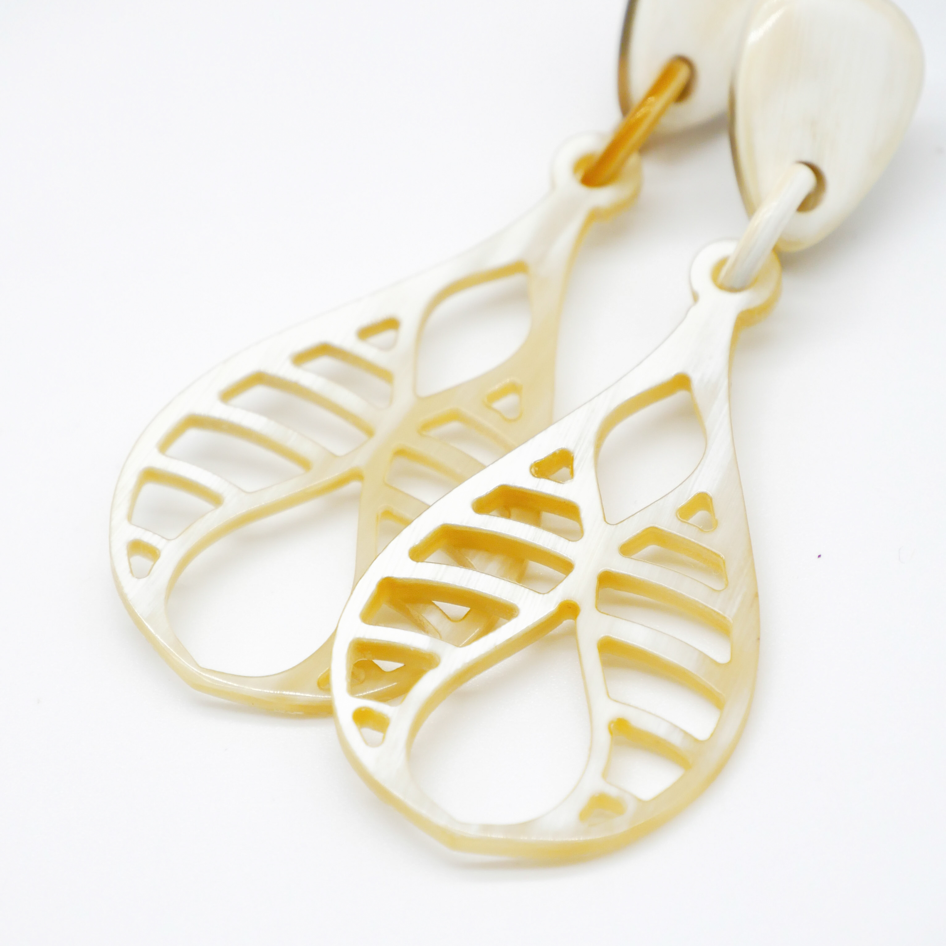  "Craft Art" Ohrring "Pendel" weißes Horn