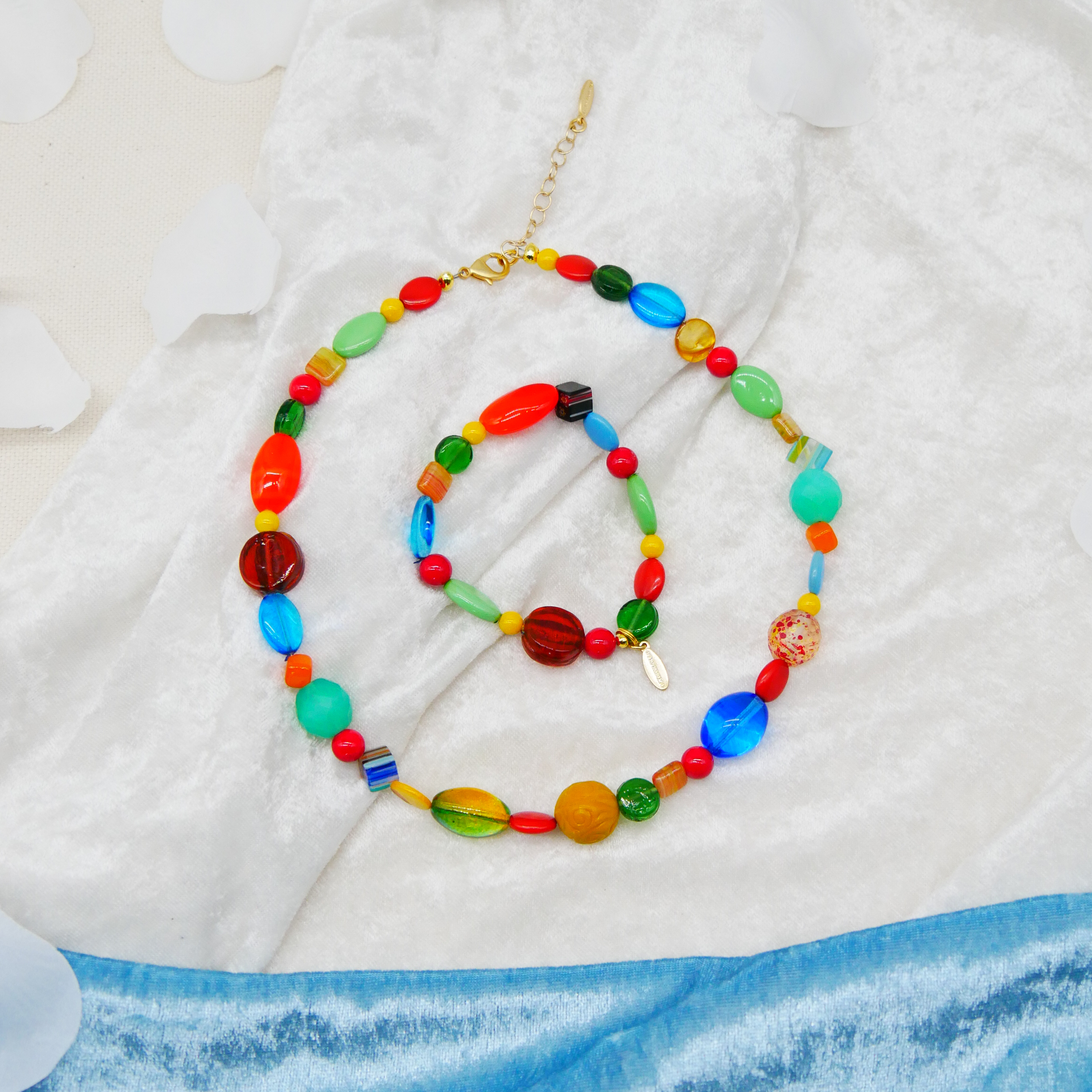 "Summer Feeling",  Kette aus verschiedenen Formen, Glas- und Resin Perlen, multicolor 