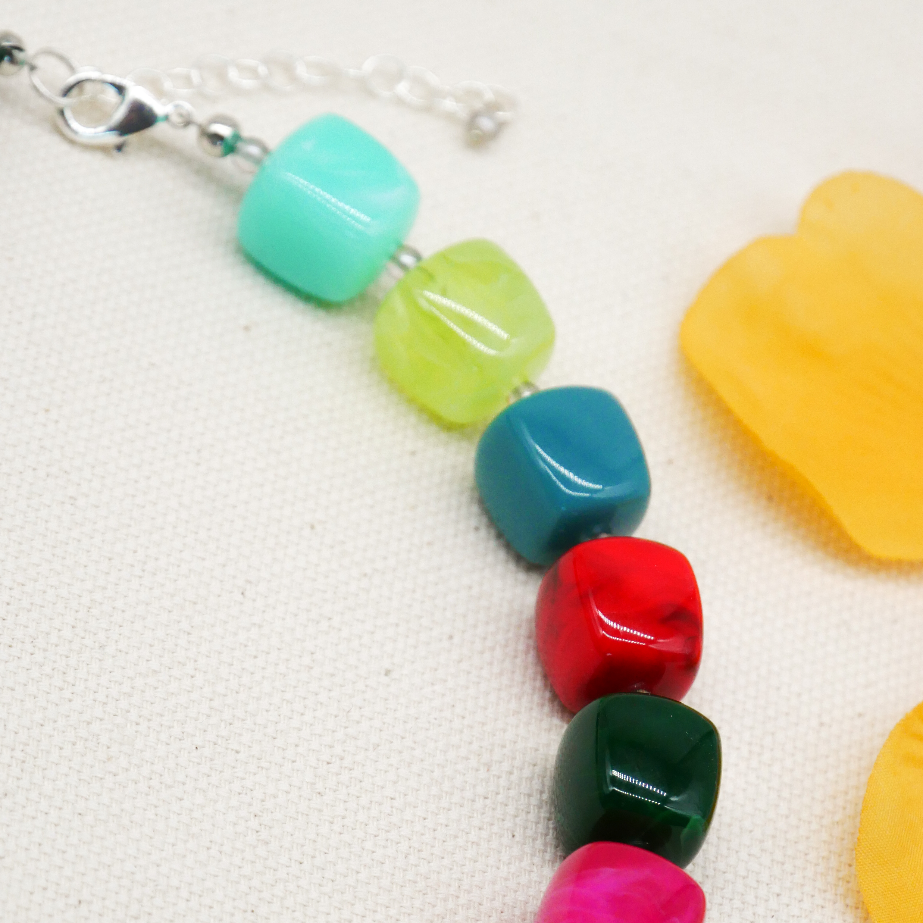 "Summer Feeling",  short Chain "Cube" Resin Pearls approx. 16 x 16 mm multicolor