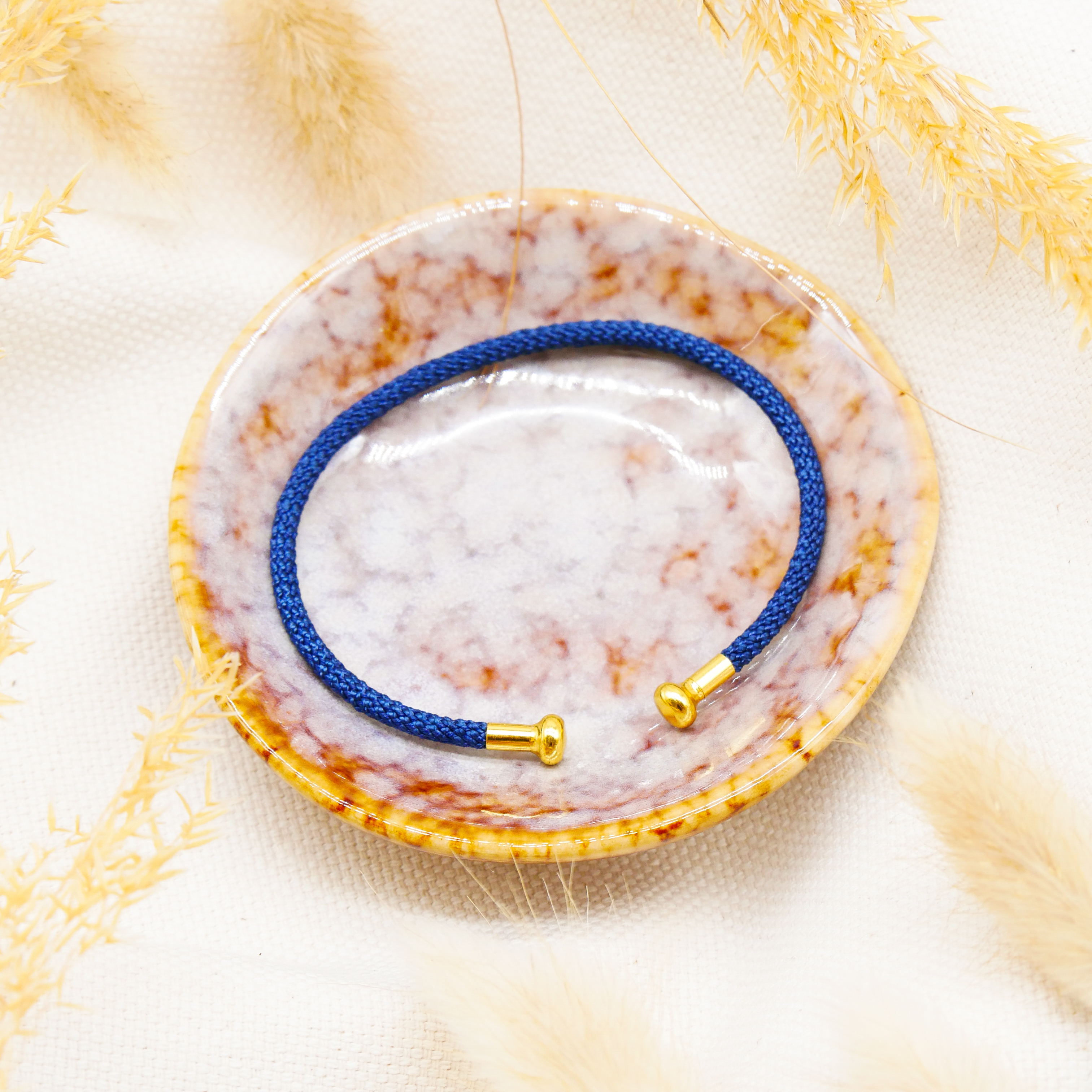 "Summer Feeling", dunkelblaues Armband mit abschraubbarer Endkappe gold "Summer Feeling", dunkelblaues Armband mit abschraubbarer Endkappe gold