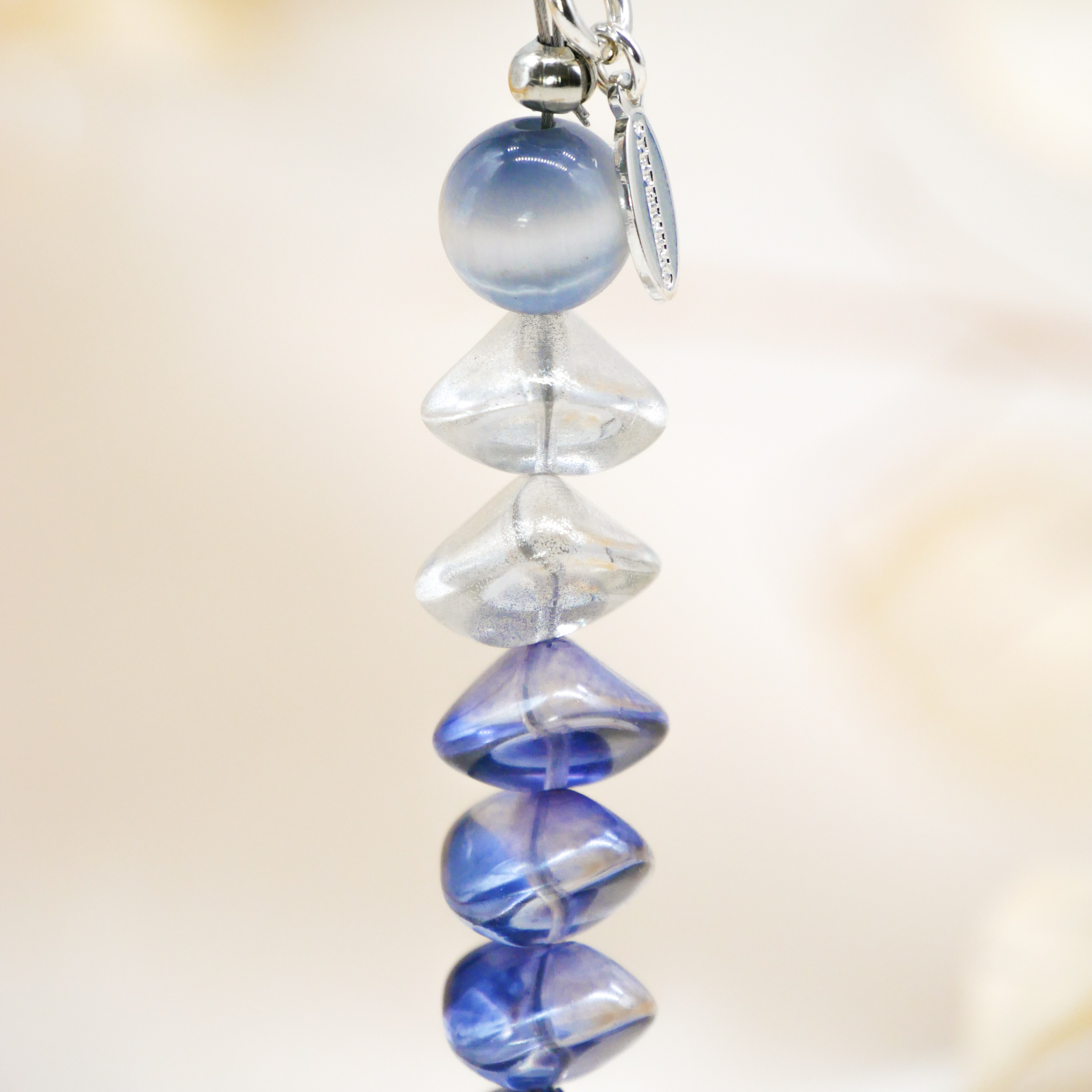"Lucky Pendant" Anhänger, 1 Strang Glasperlen grau - blau "Lucky Pendant" Anhänger, 1 Strang Glasperlen grau - blau