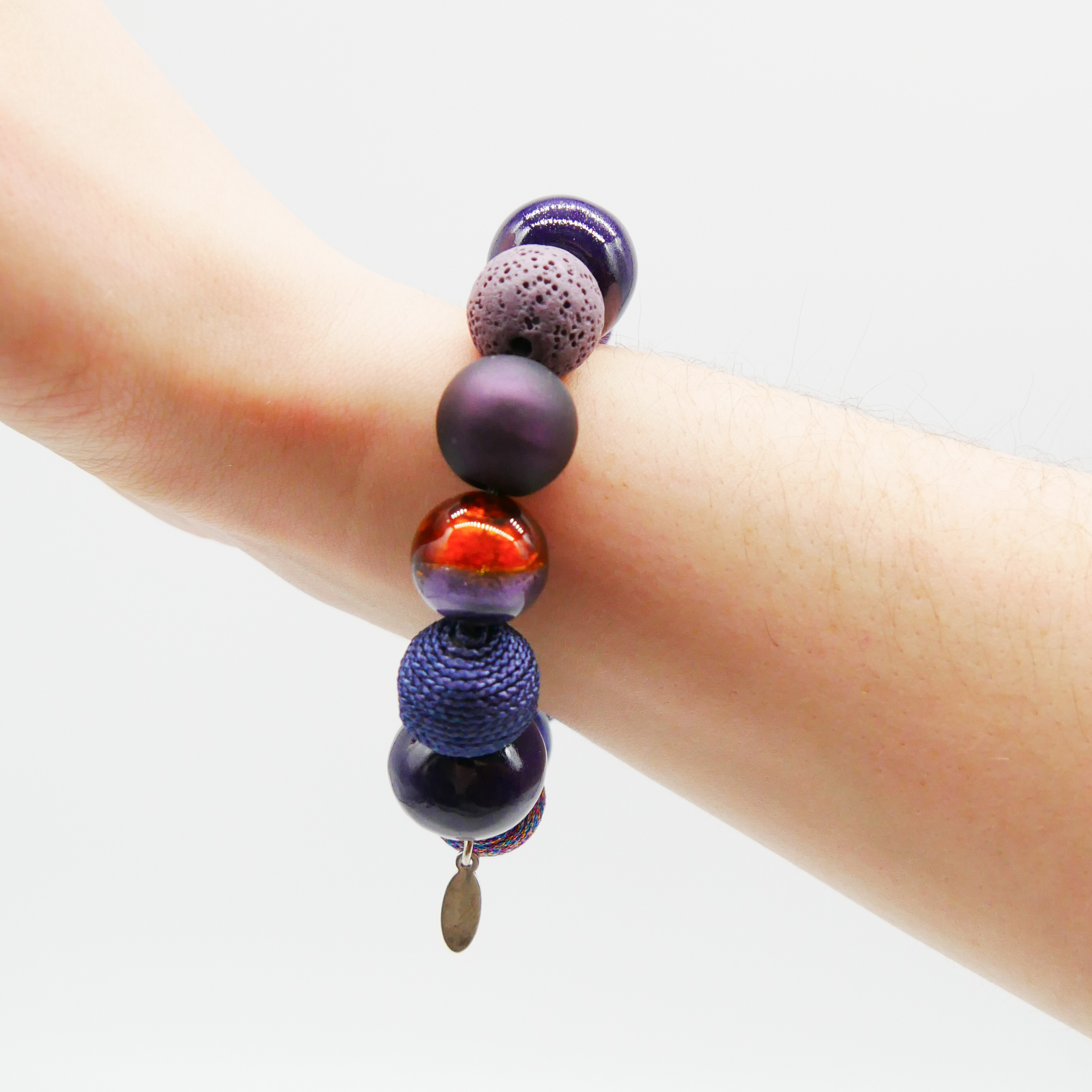  "Bollywood" Armband auf Gummi, aubergine