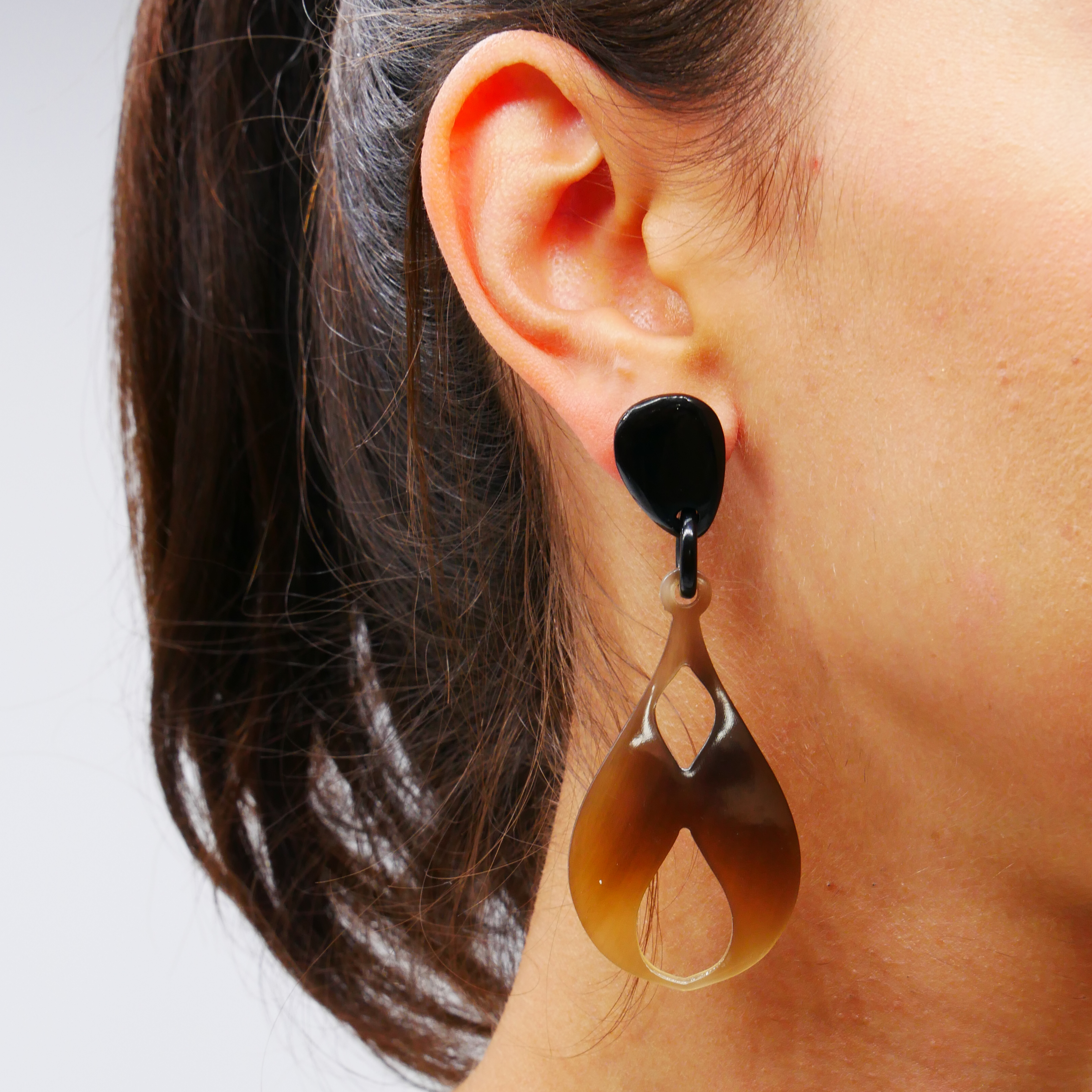 "Craft Art", earring "Pendel" brown horn