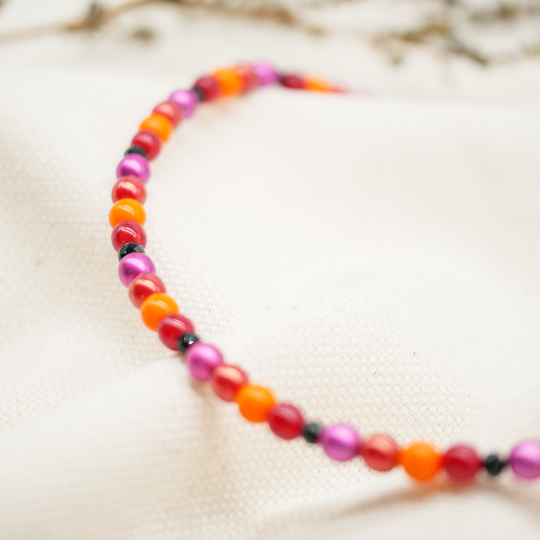 feine kurze Perlenkette, Ruby Sun