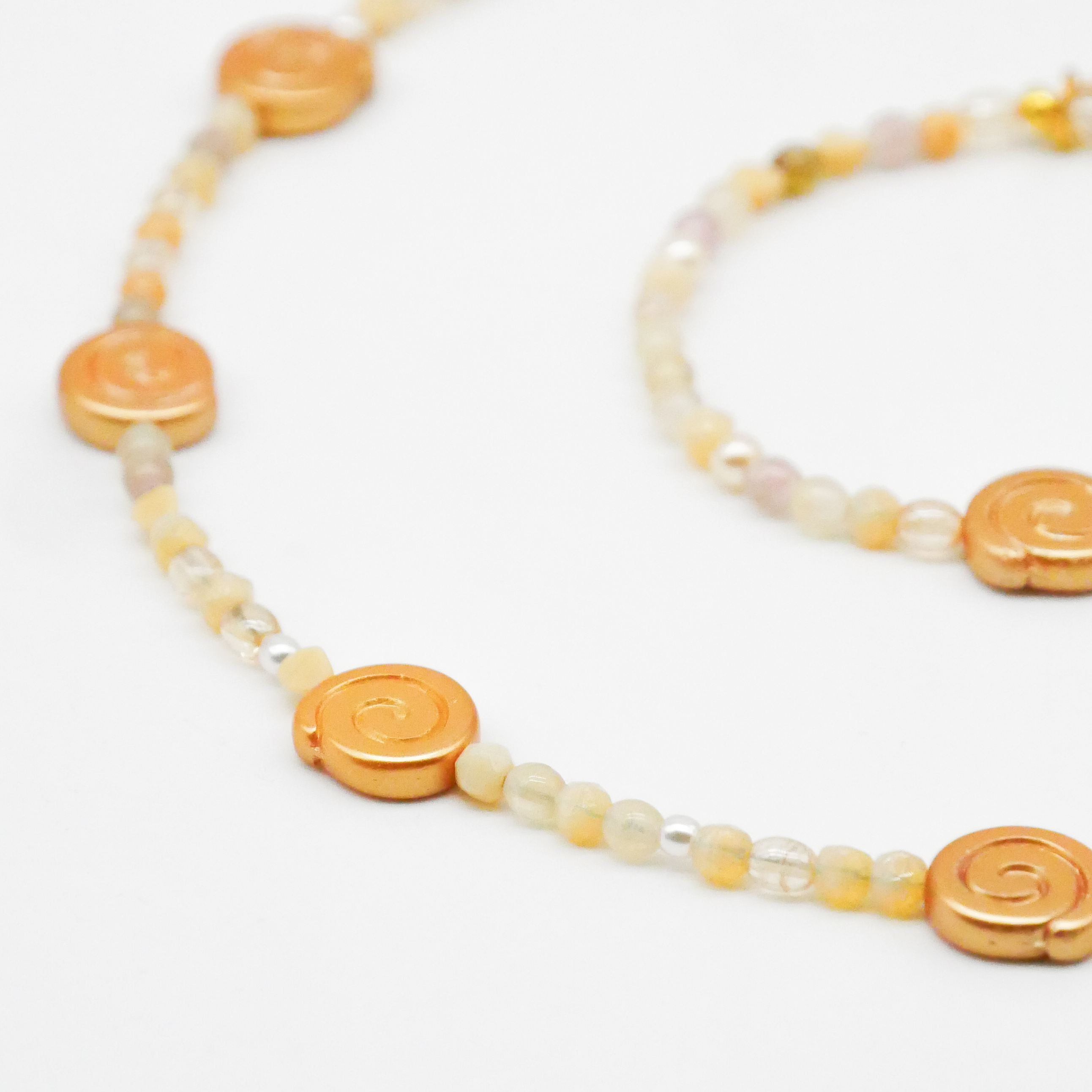  "Shell" kurze Kette, kleine Glasperlen Glasschnecken, sand 