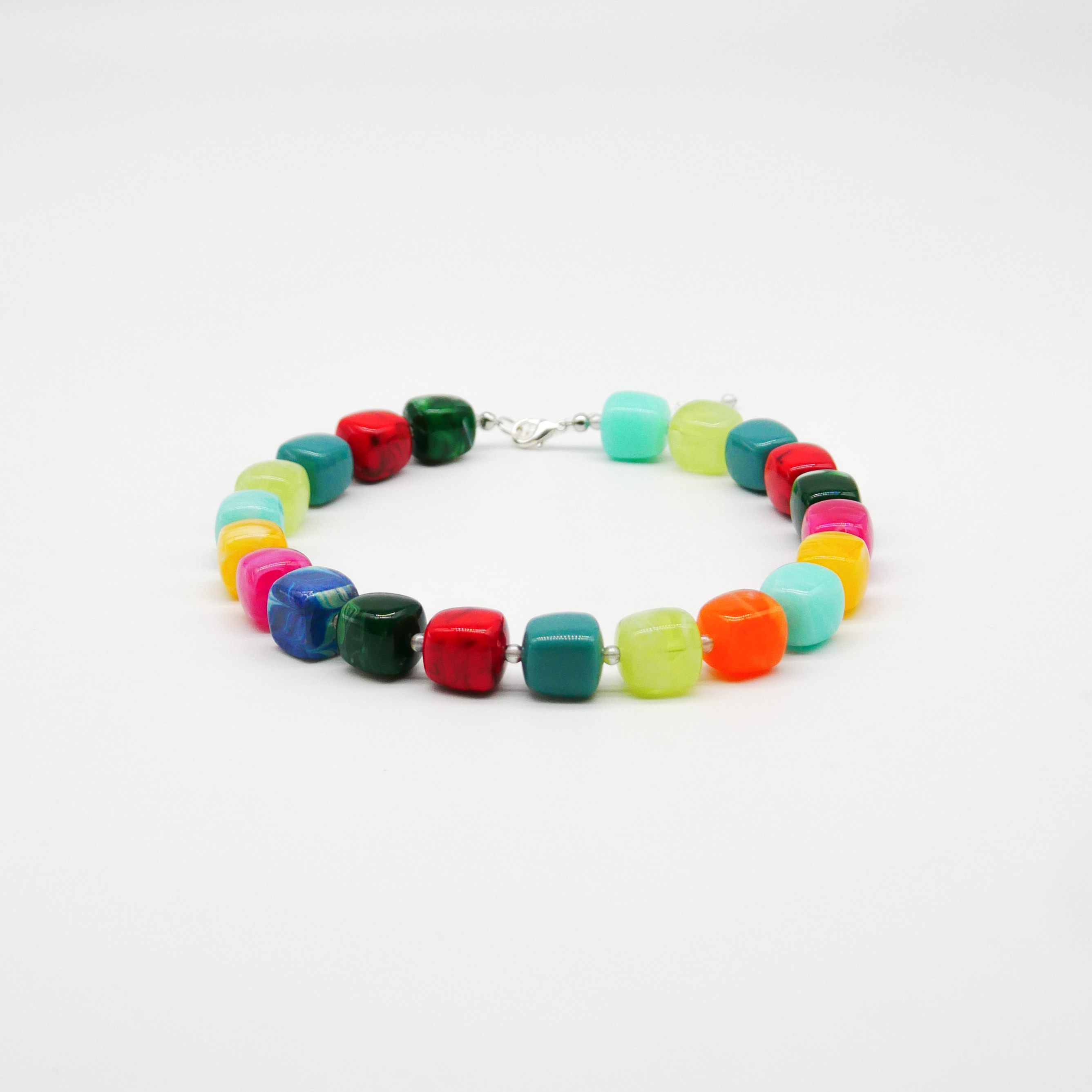 "Summer Feeling", kurze Kette "Cube" Resinperlen ca. 16 x 16 mm multicolor
