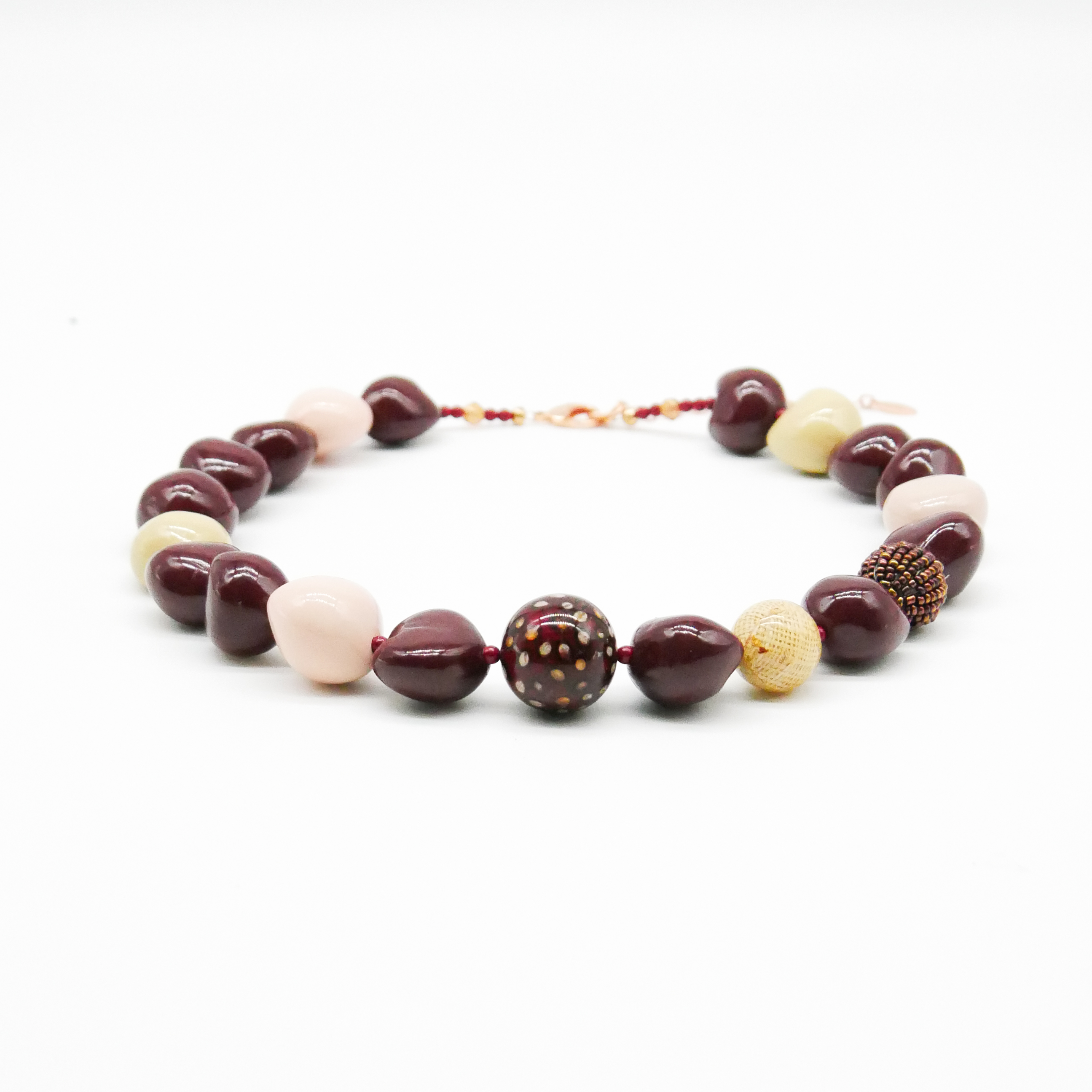  "Summer Feeling" Kette ca. 60 cm, Lumba Samen, Glasperlen, Resin Perle, wein 
