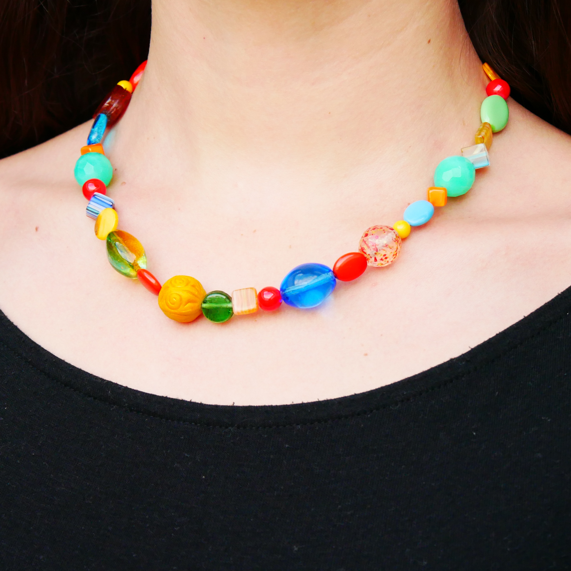 "Summer Feeling",  Kette aus verschiedenen Formen, Glas- und Resin Perlen, multicolor 