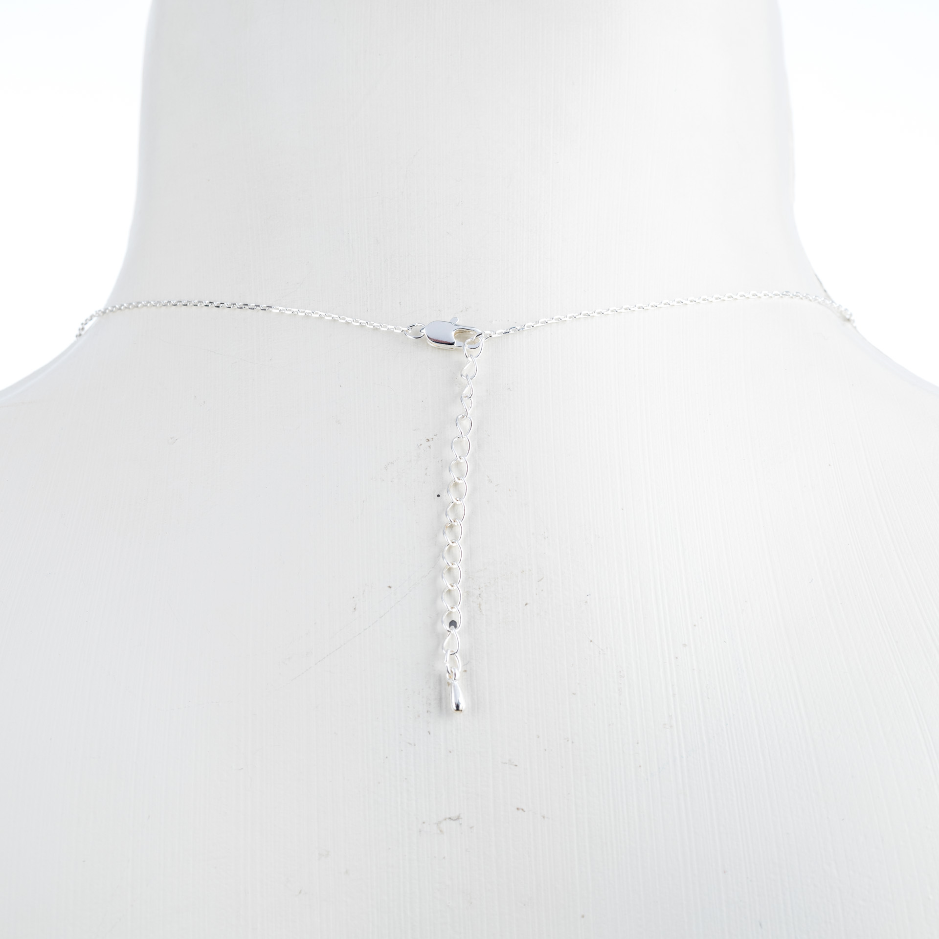 "Fine Filigré" feine kurze Metallkette, Amethyst Anhänger Dreieck, versilbert