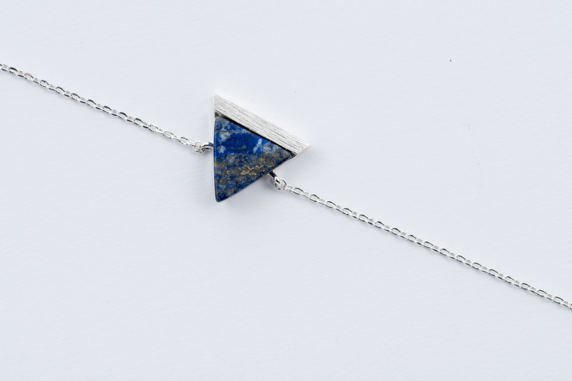 "Fine Filigré" feines Armband, Lapis Anhänger Dreieck, versilbert