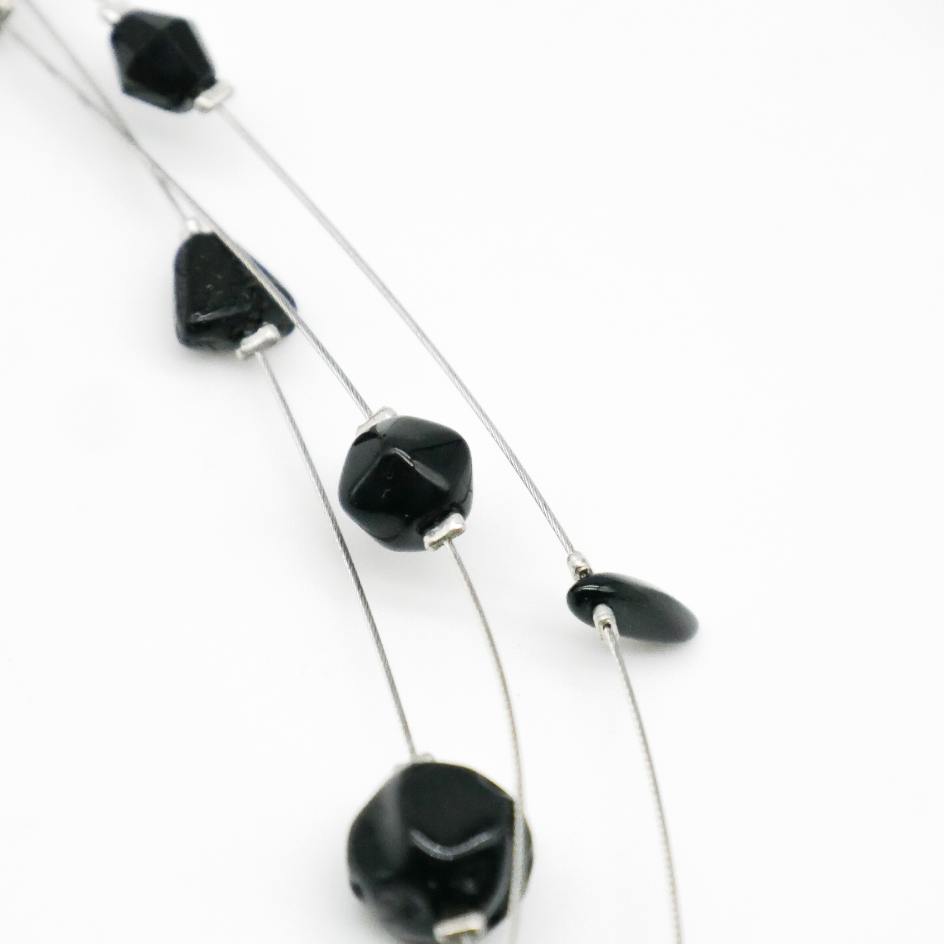  "Jet Schmuck" 3-Strang Kette, schwarze Glasperlen, verschiedene Formen 