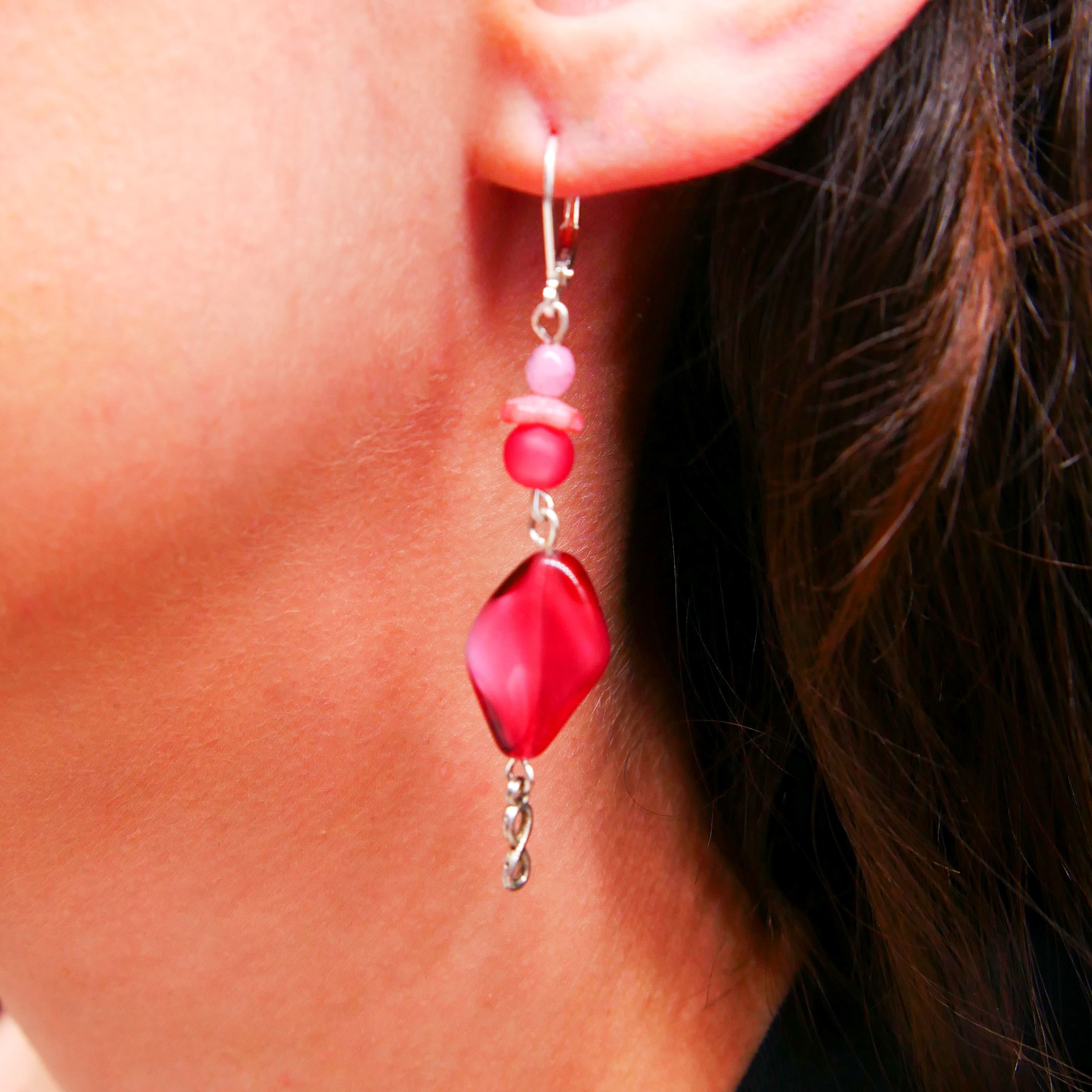 DIY kleine Schmuckbox, Ohrring Himbeertraum, Klappbrisur, rote Glas- und Kunstoffperlen DIY kleine Schmuckbox, Ohrring Himbeertraum, Klappbrisur, rote Glas- und Kunstoffperlen