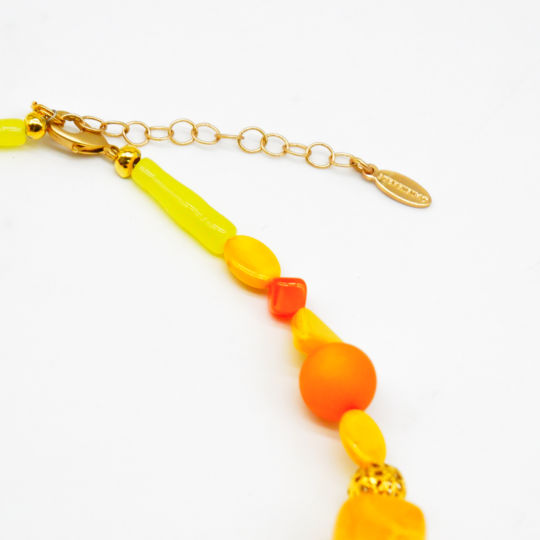 "Summer Feeling",  Kette aus verschiedenen Formen, Glas- und Resin Perlen, gelb-orange