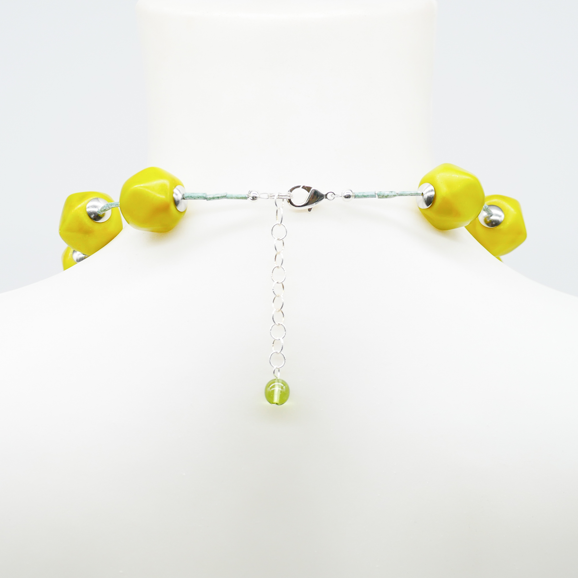 "Summer Feeling" - kurze Kette, facett. Glaskugeln und Rocaillesstäbe, senf