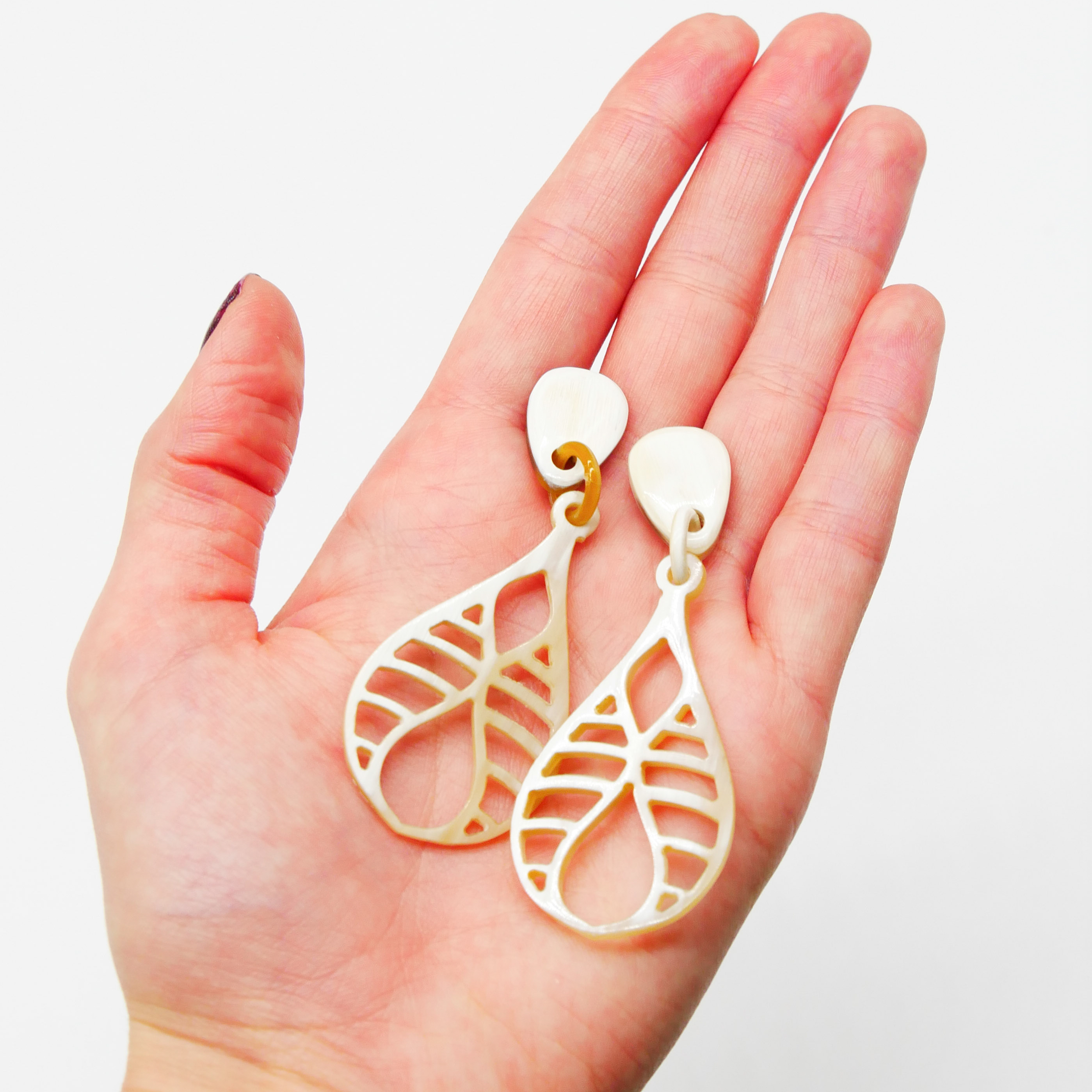  "Craft Art" Ohrring "Pendel" weißes Horn