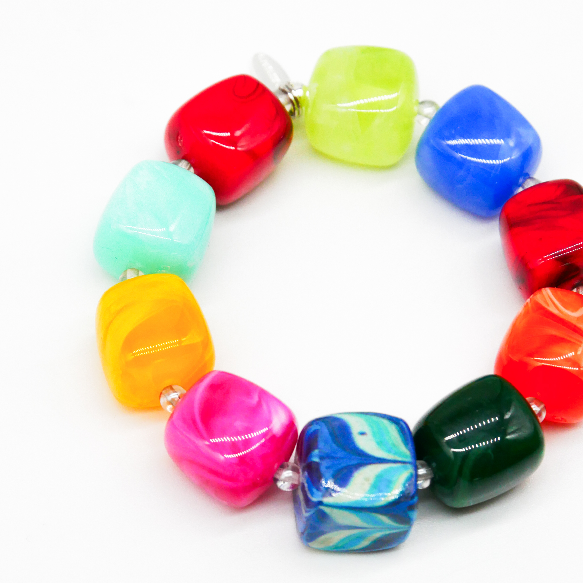 "Summer Feeling", Armband auf Gummi "Cube" ca. 16 x 16 mm Resinperlen, multicolor 