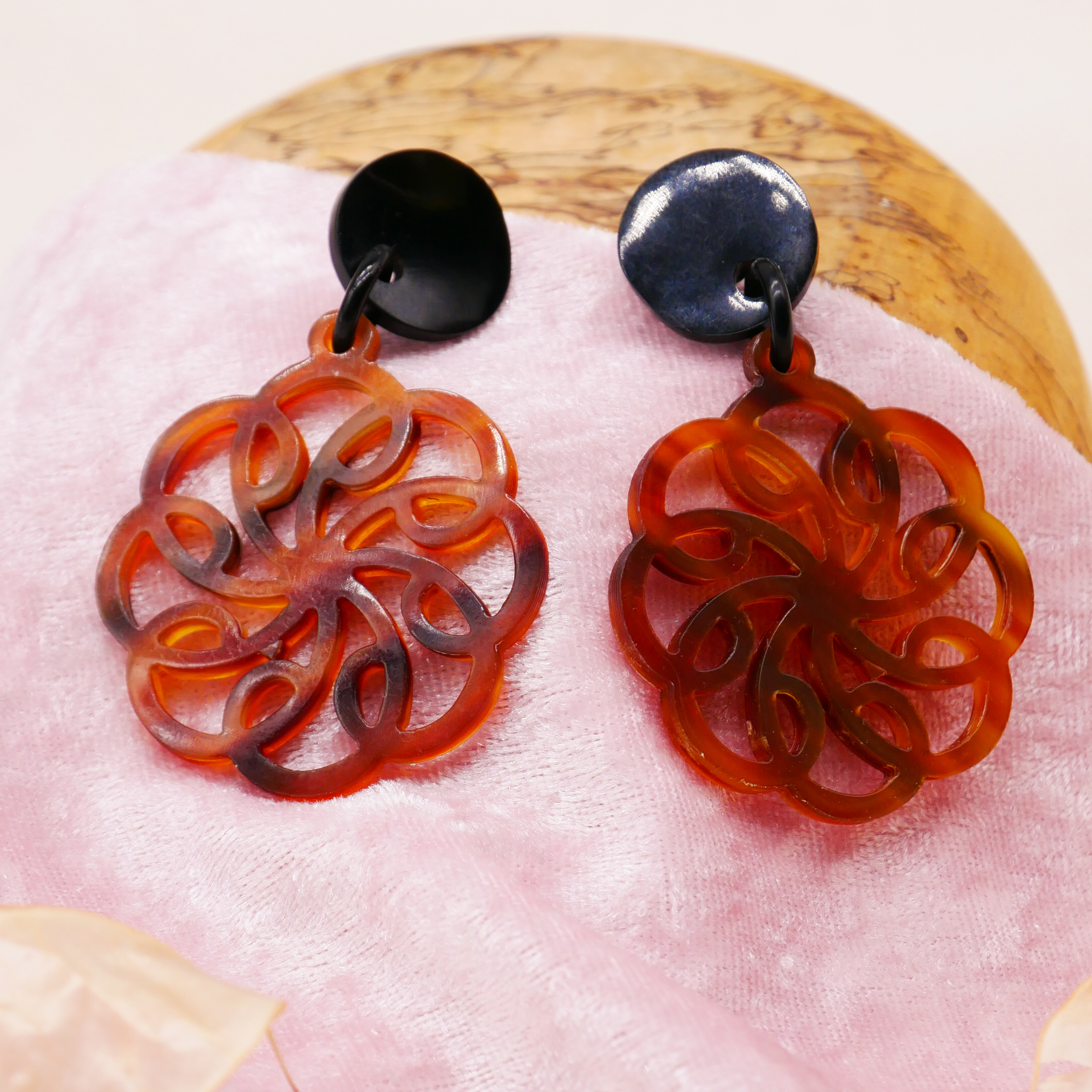  "Craft Art" Ohrring "Mandala" Ø ca. 45 mm, schwarzes und braunes Horn 