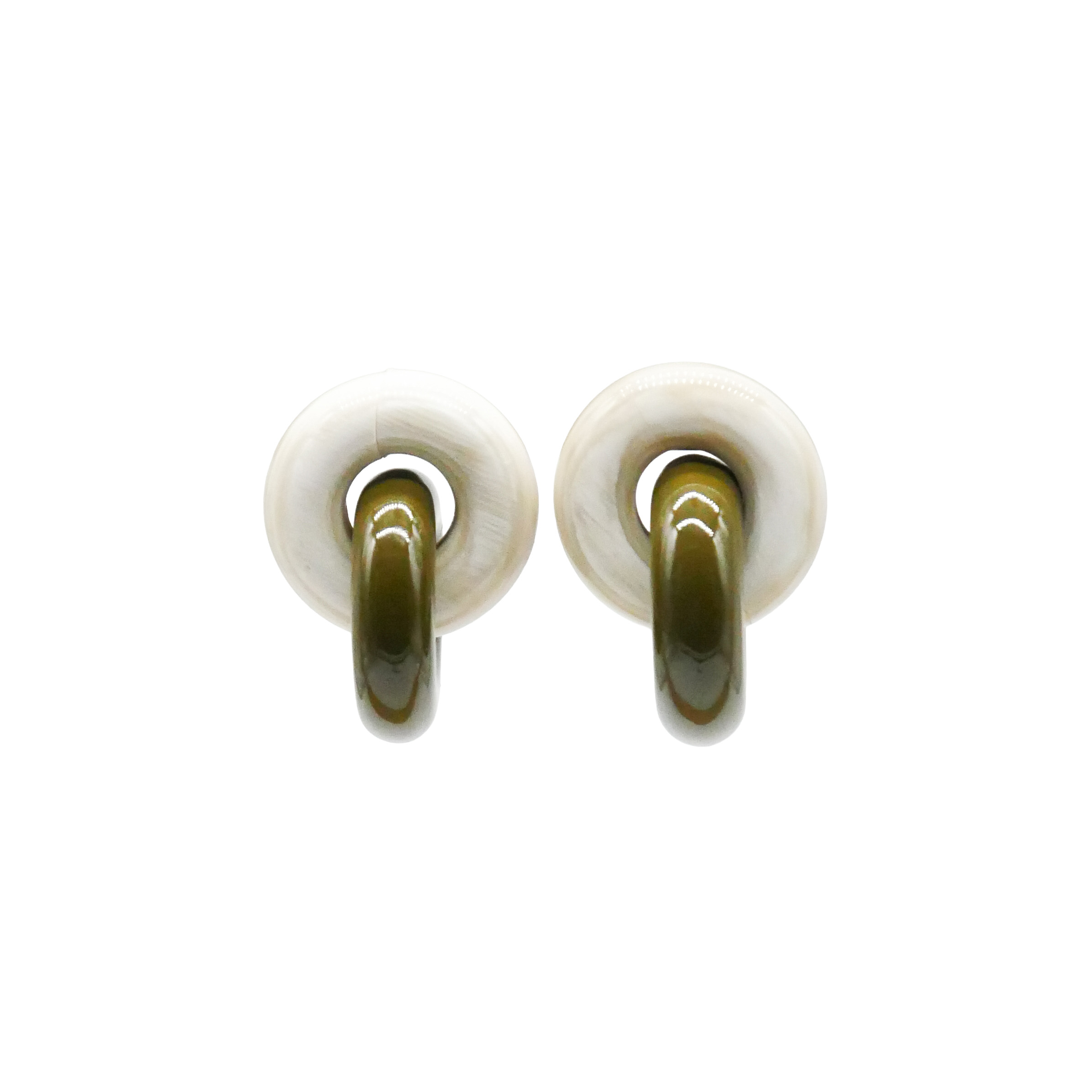  "Craft-Art", Ohrstecker zwei dicke Reife 90 Grad versetzt schwarzes Horn, Lack khaki 